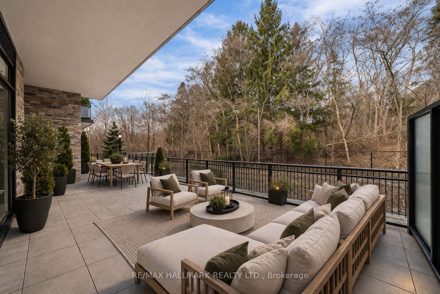 1575 Lakeshore Road W 111