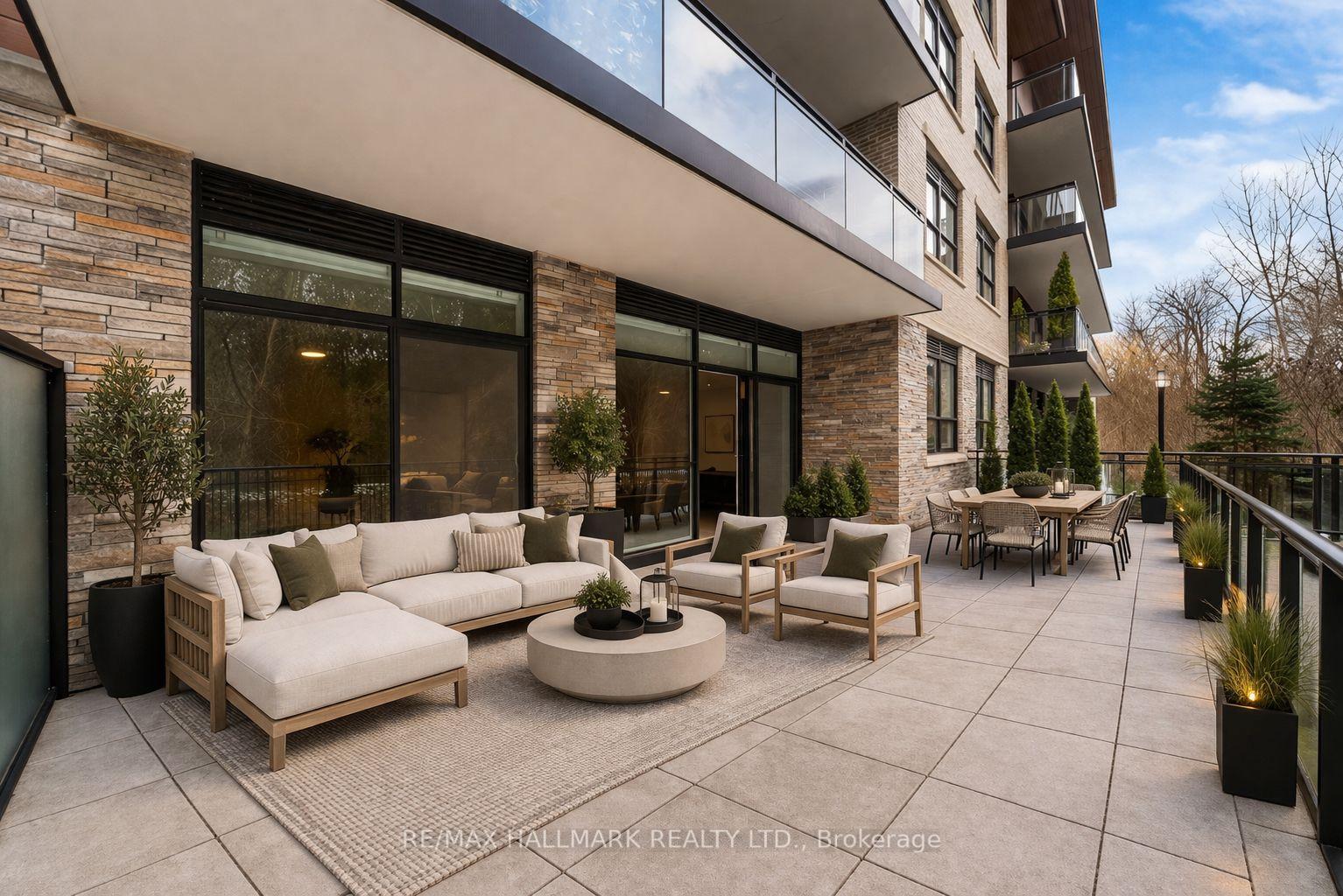 1575 Lakeshore Road W 111