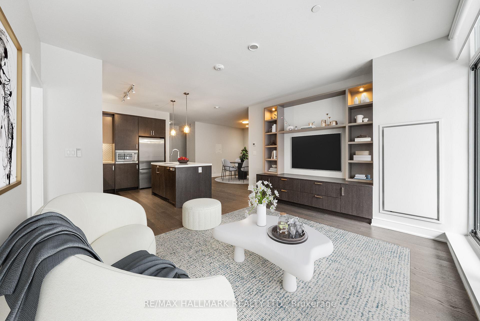 1575 Lakeshore Road W 111