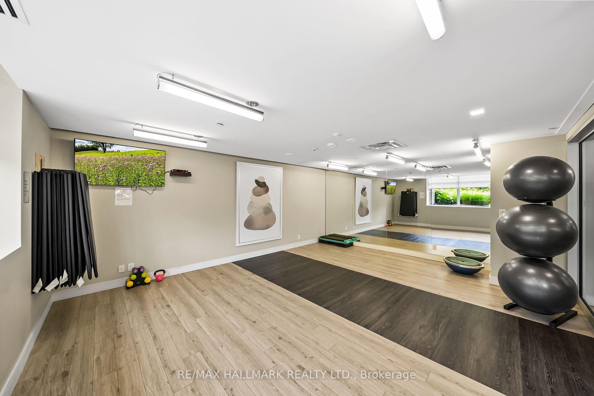 1575 Lakeshore Road W 111