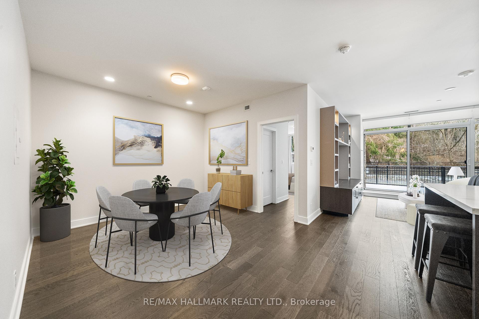 1575 Lakeshore Road W 111