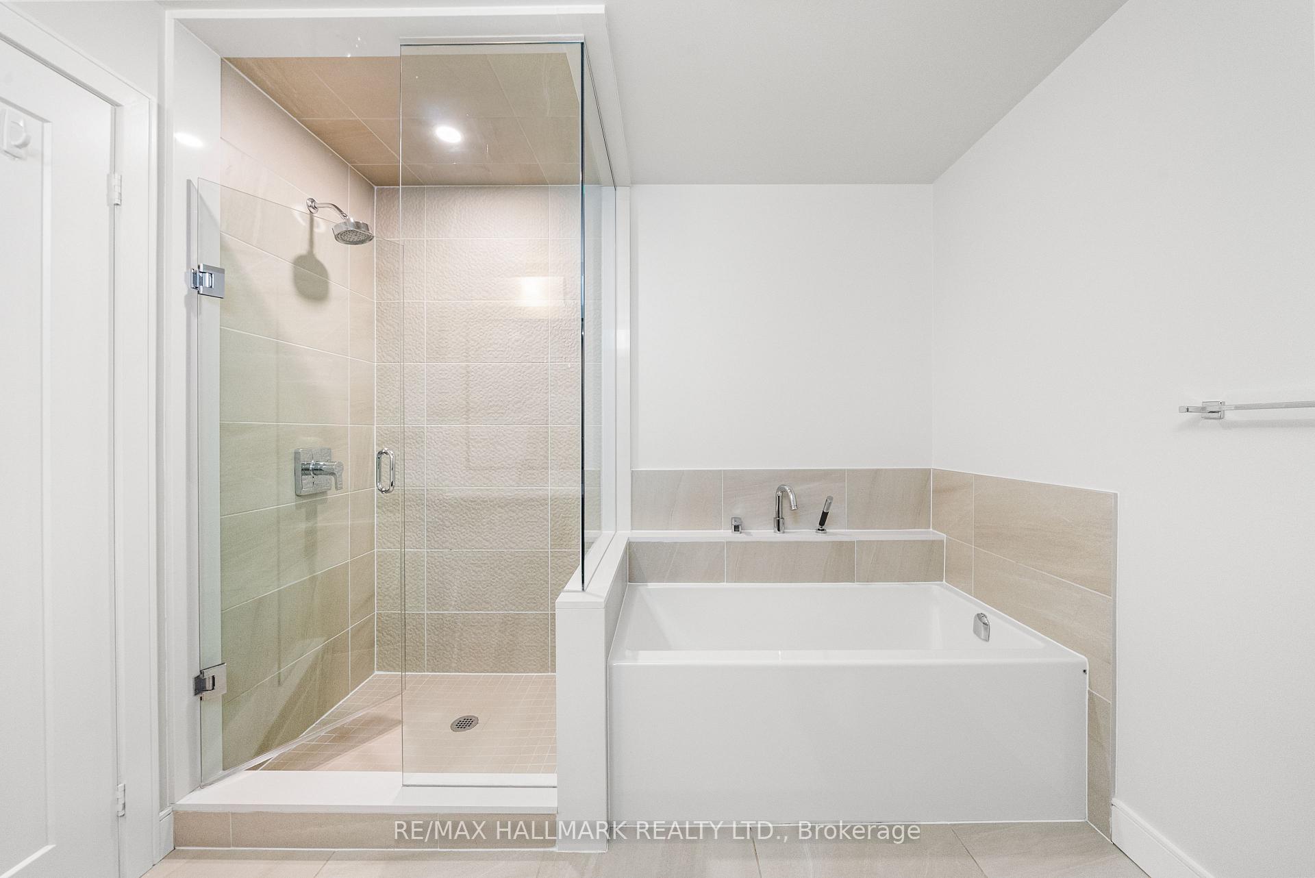 1575 Lakeshore Road W 111