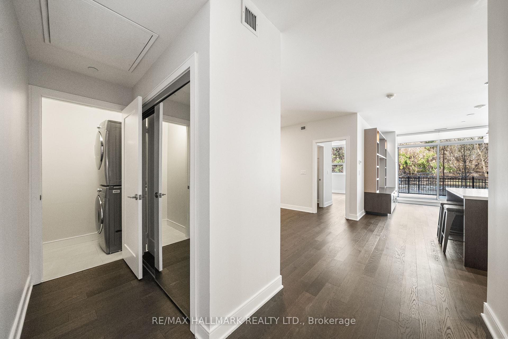 1575 Lakeshore Road W 111