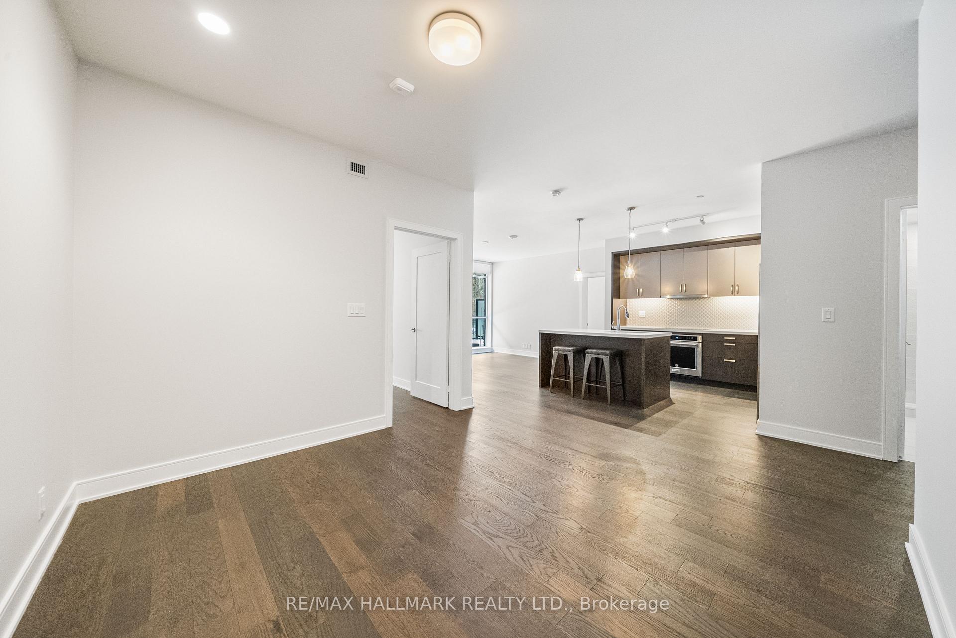 1575 Lakeshore Road W 111