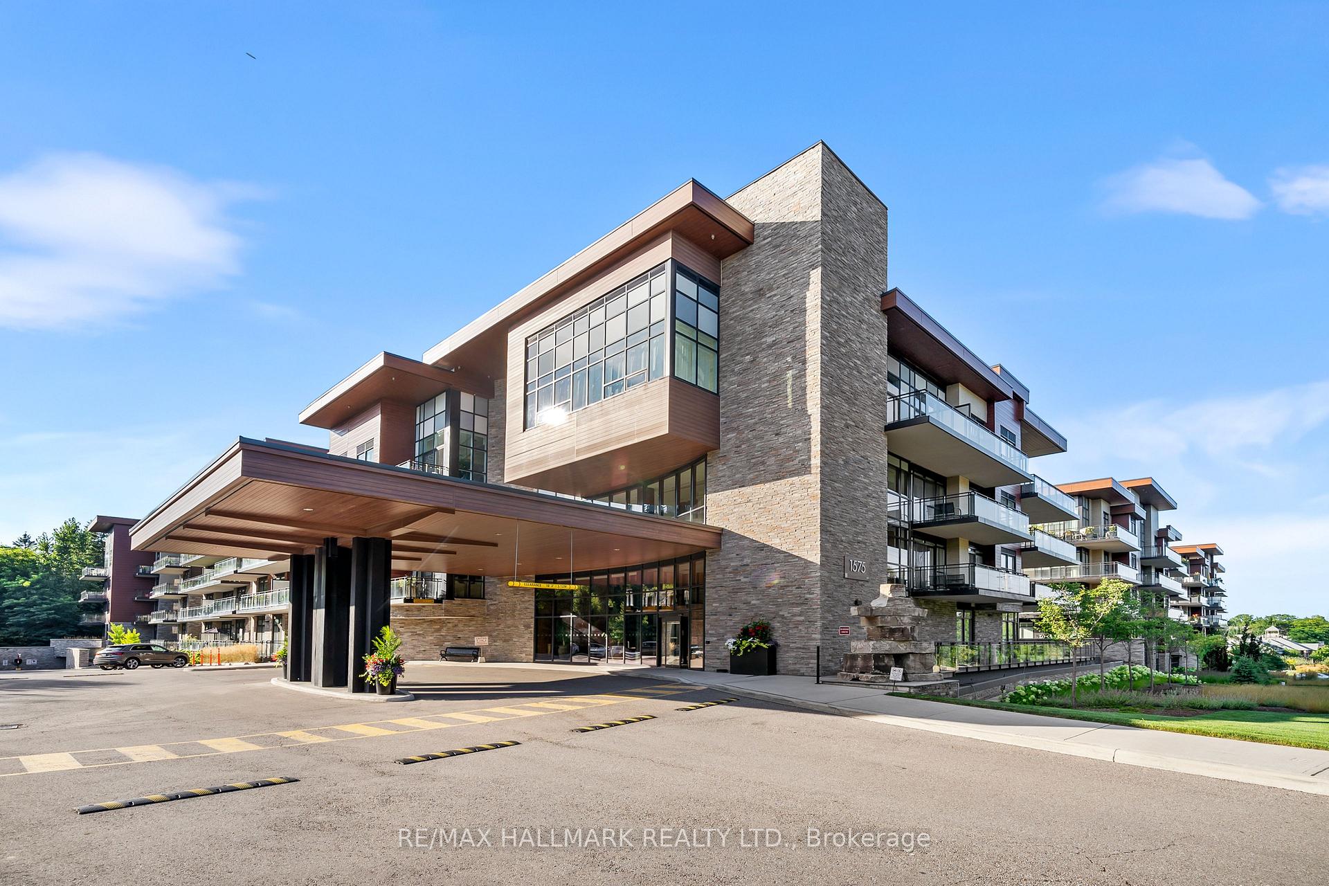 1575 Lakeshore Road W 111