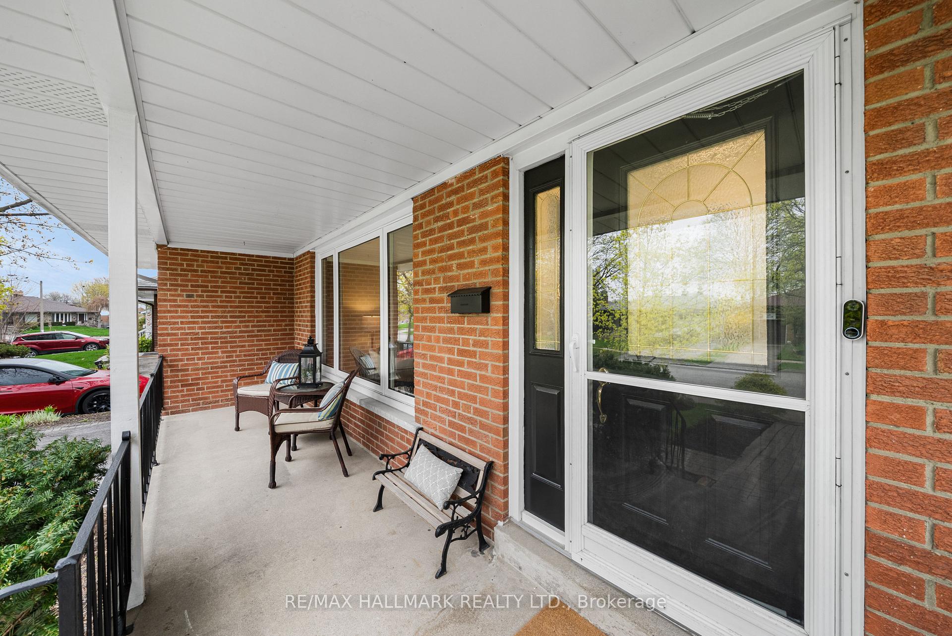52 Richland Crescent