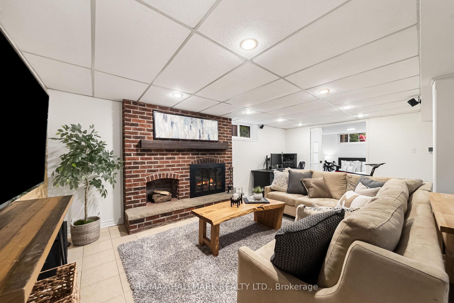 52 Richland Crescent