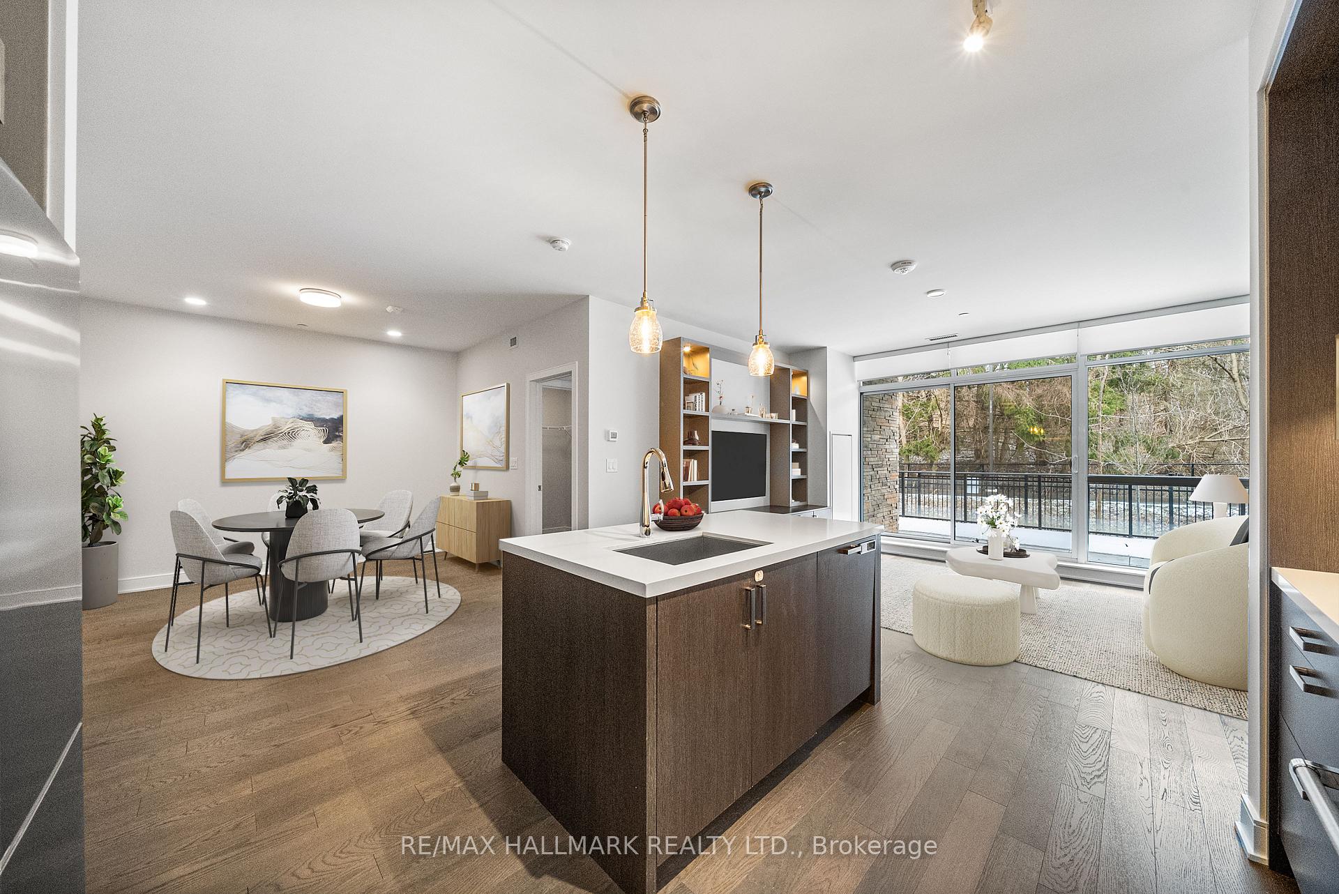 1575 Lakeshore Road W 111