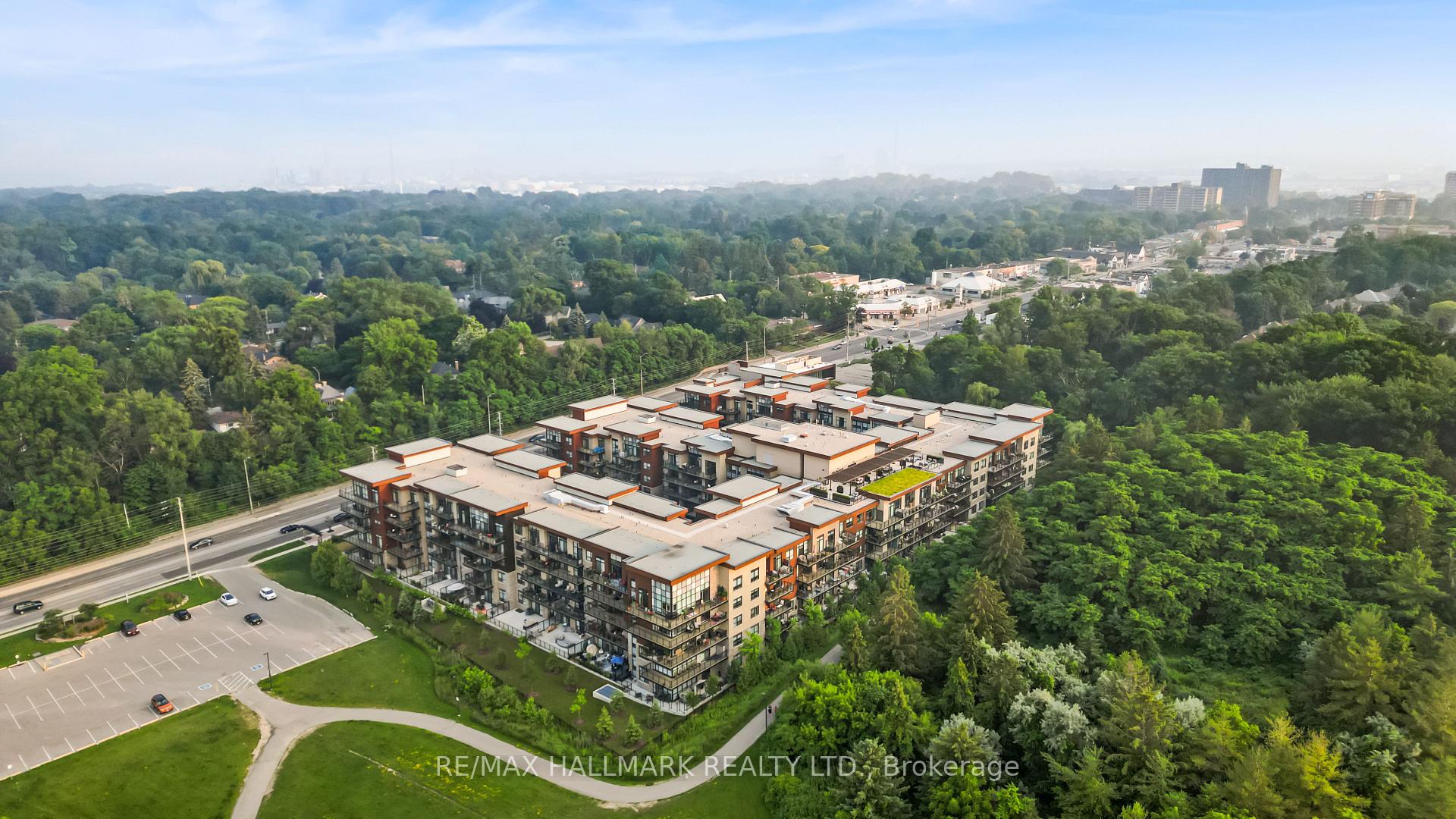 1575 Lakeshore Road W 111
