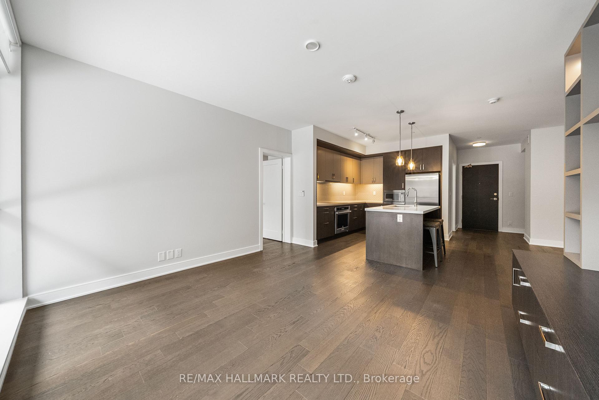 1575 Lakeshore Road W 111
