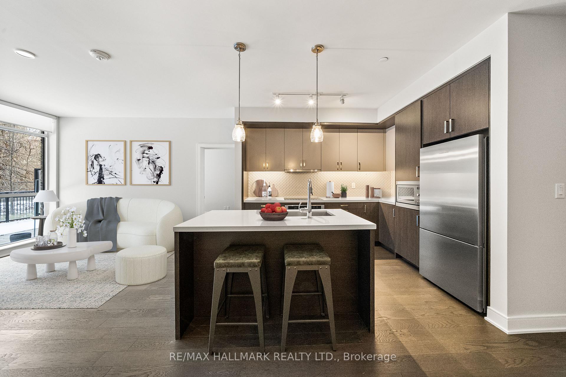 1575 Lakeshore Road W 111