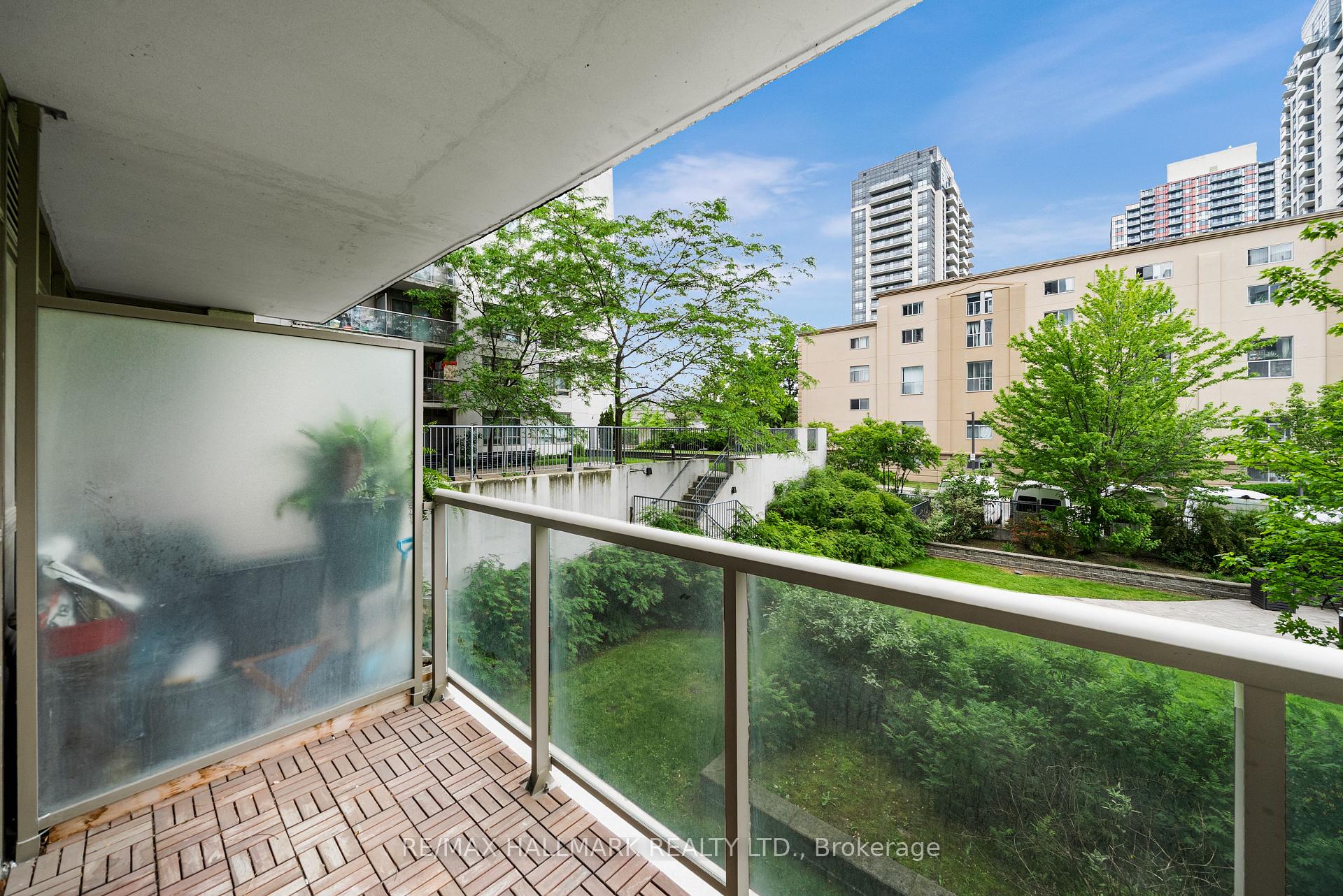 816 Lansdowne Avenue 103