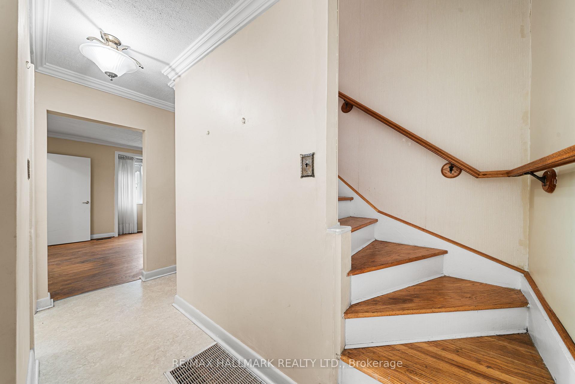 27 Sunray Crescent, Toronto