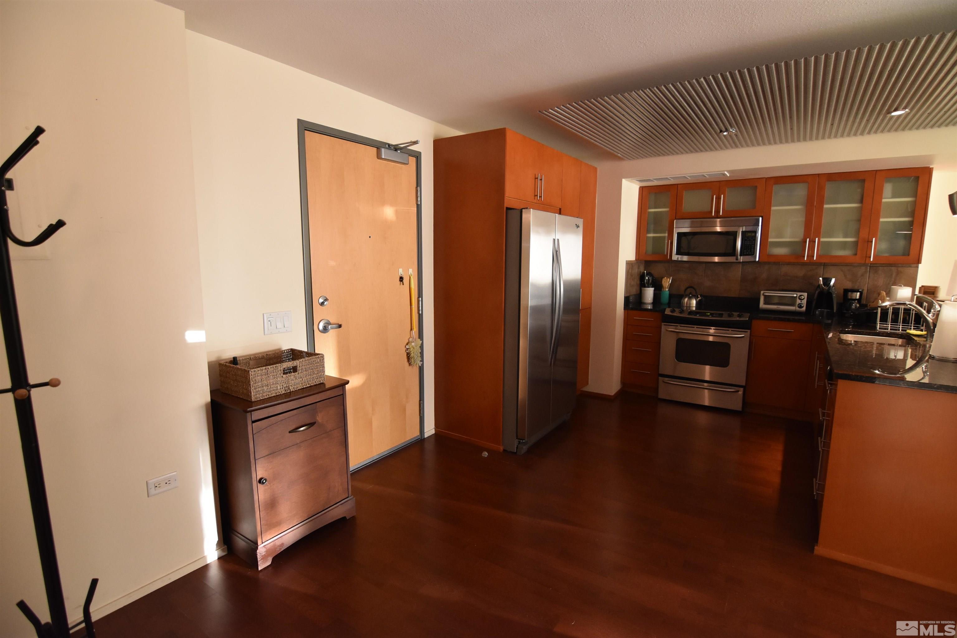 255 N Sierra Street, 2002