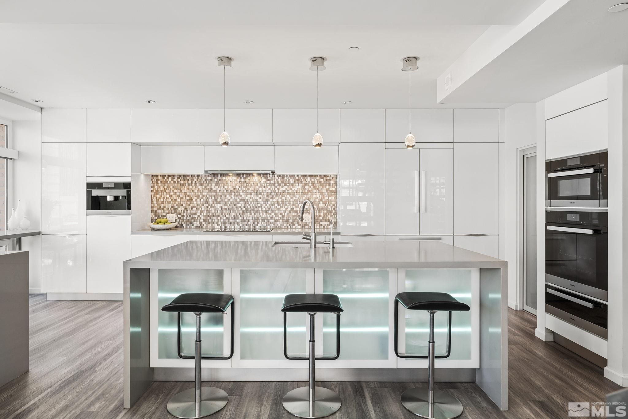 255 N Sierra Street, 404