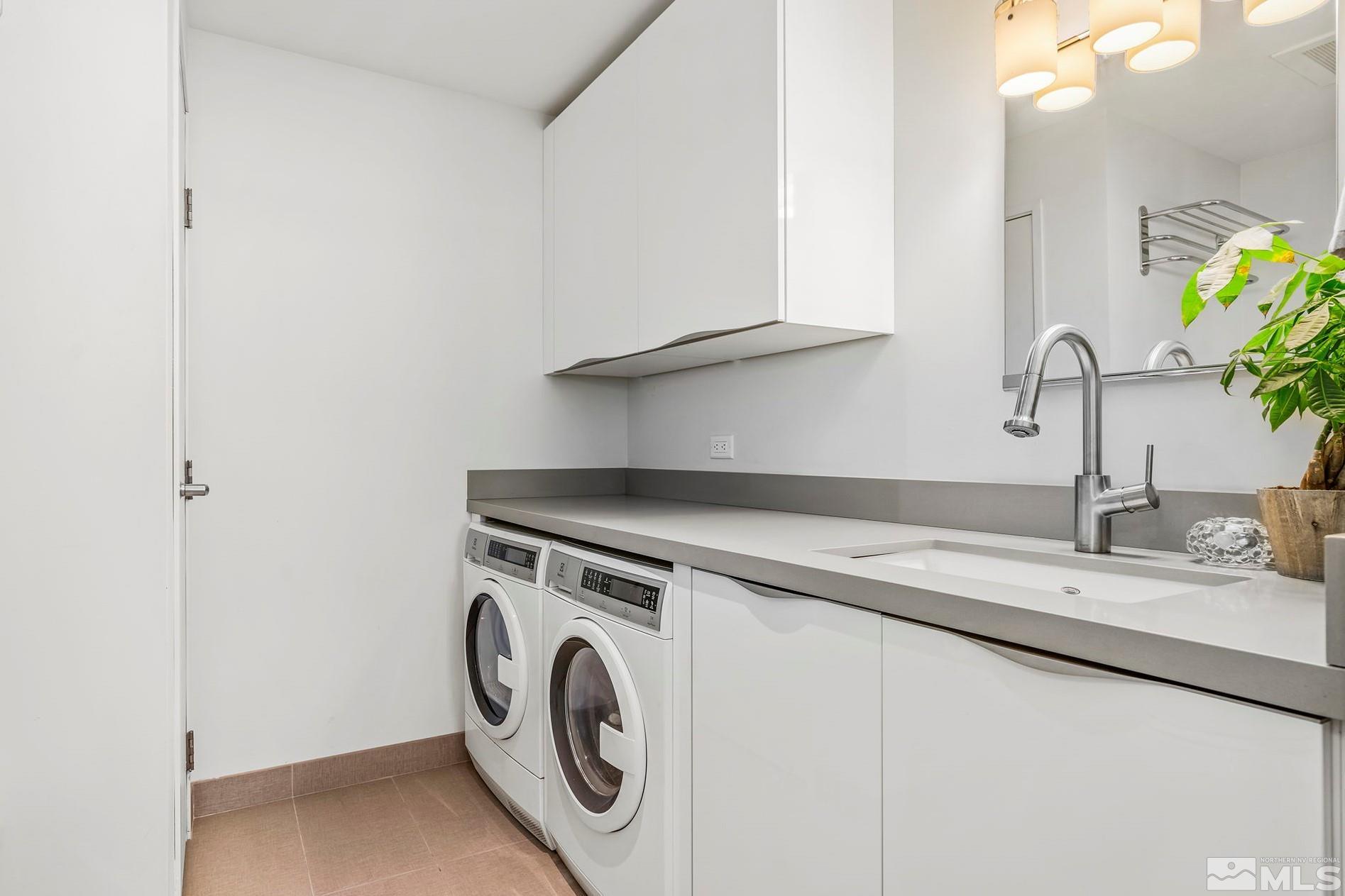 255 N Sierra Street, 404