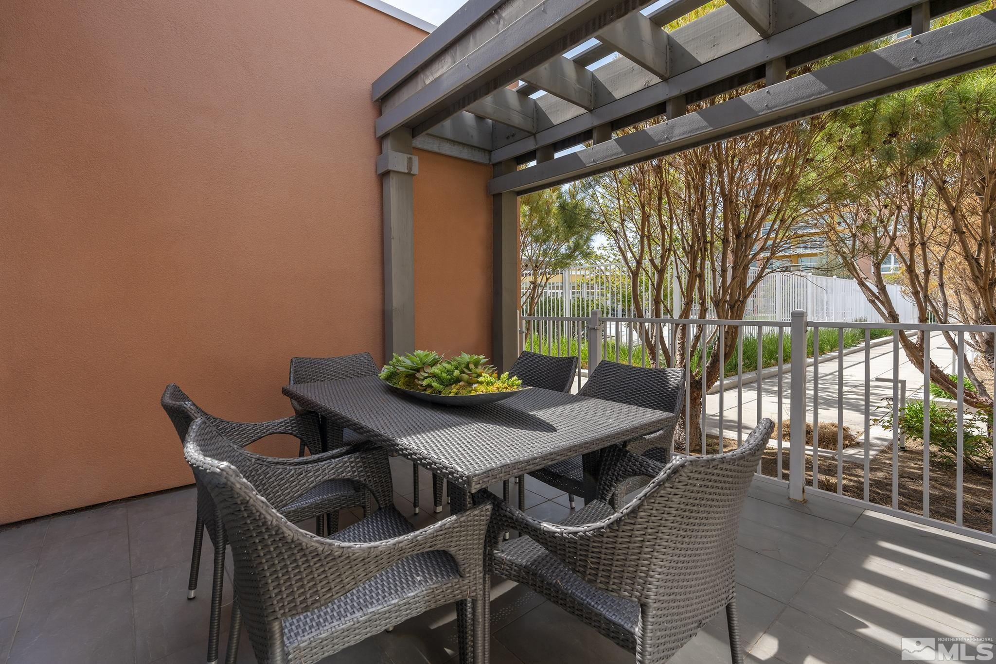 255 N Sierra Street, 404