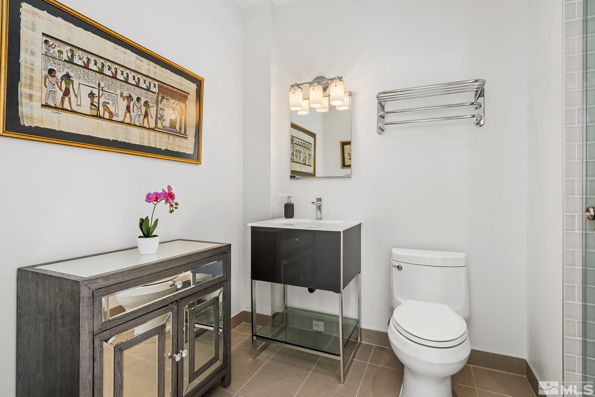 255 N Sierra Street, 404