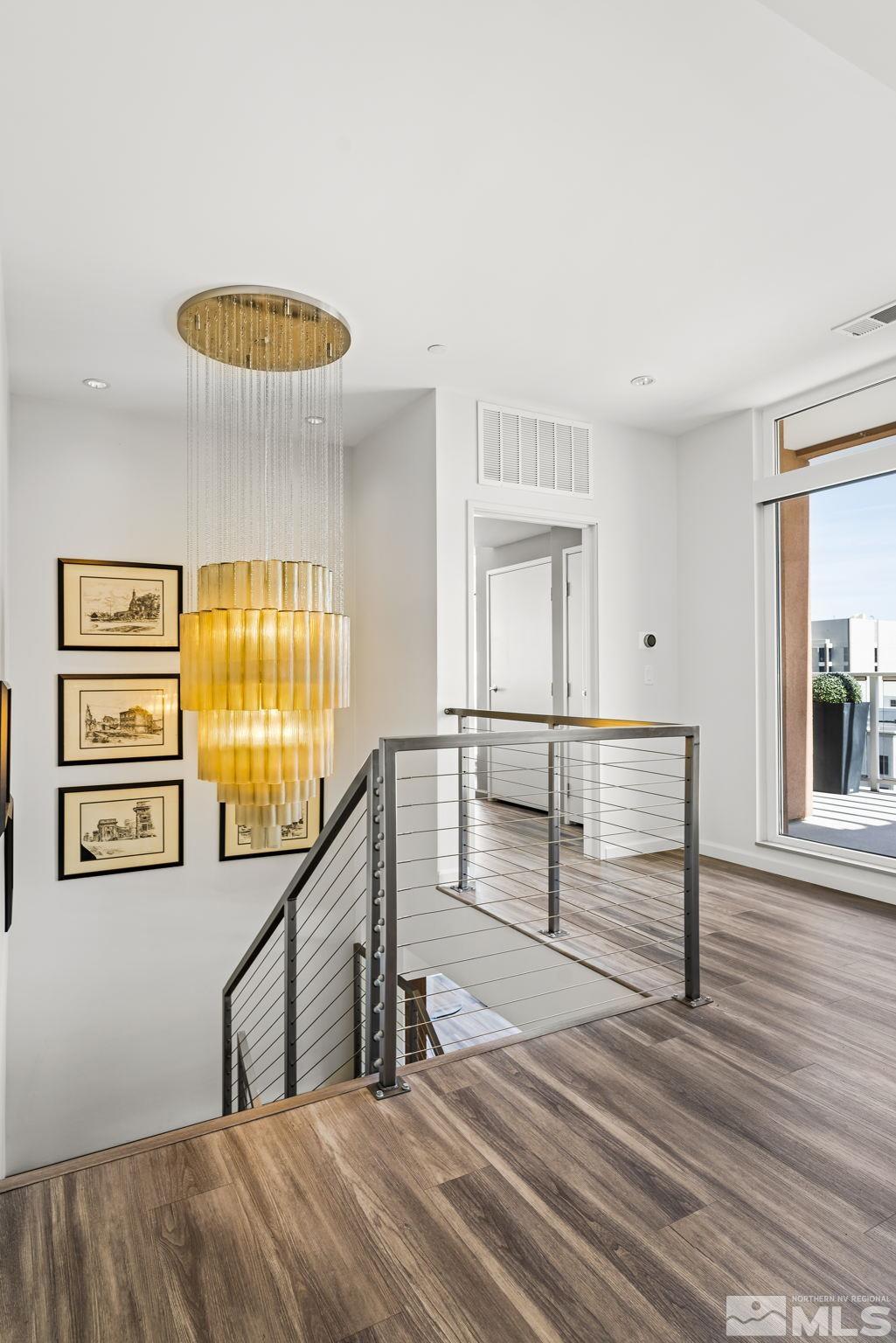 255 N Sierra Street, 404