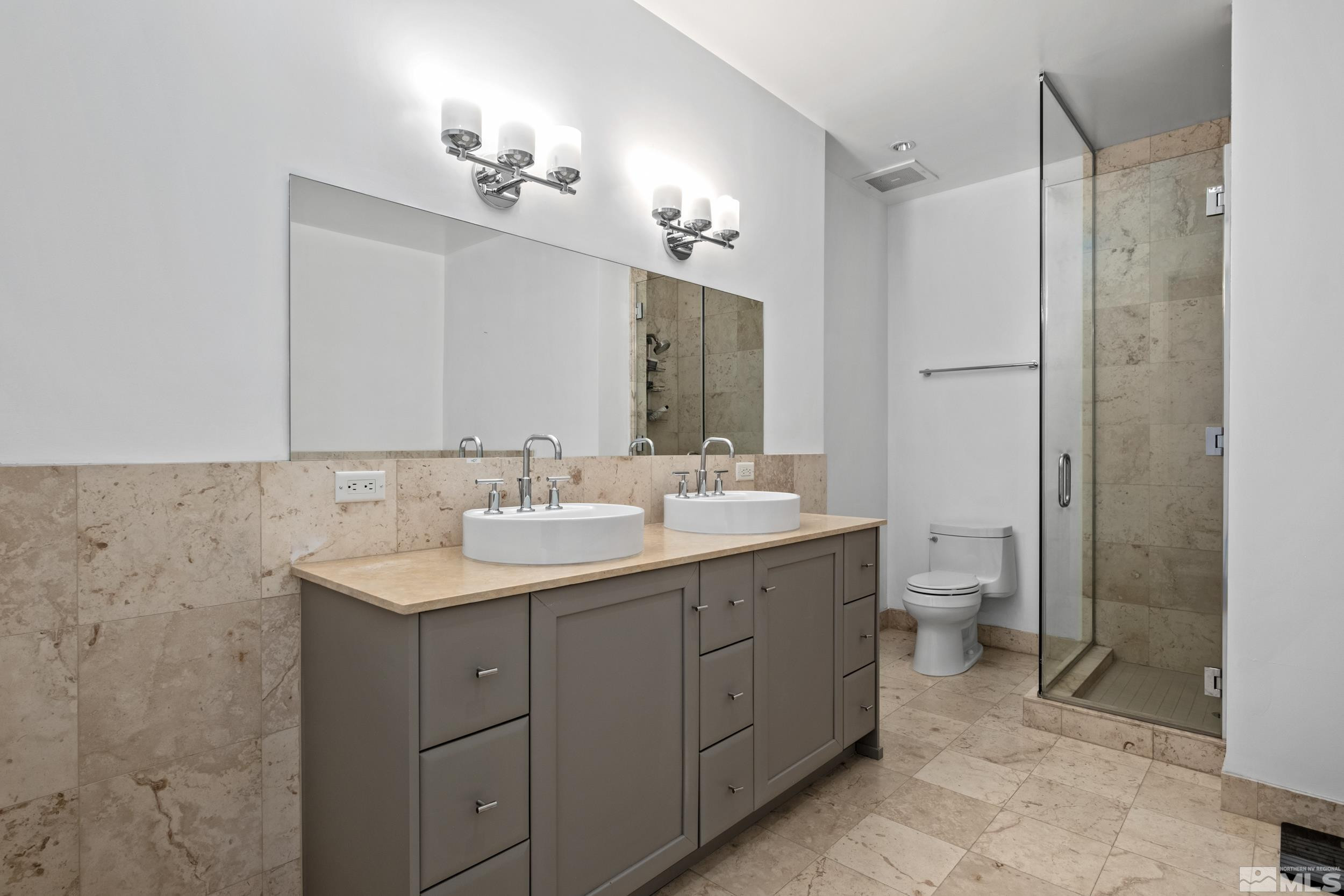 255 N Sierra Street, 2302