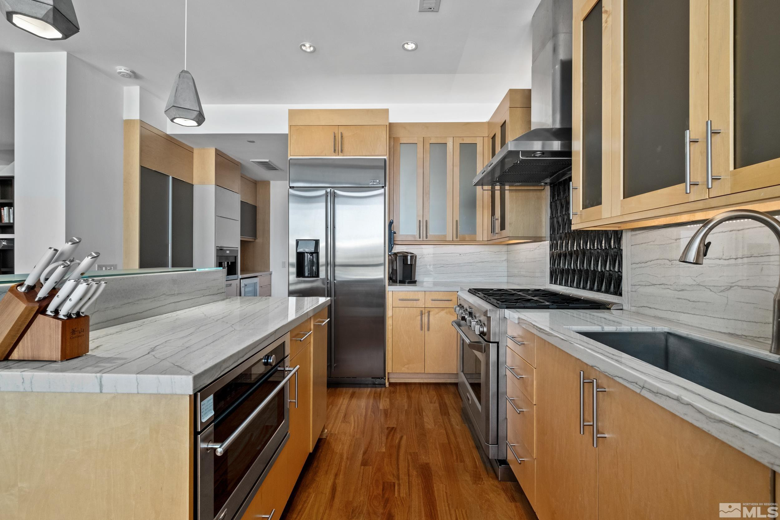 255 N Sierra Street, 2302