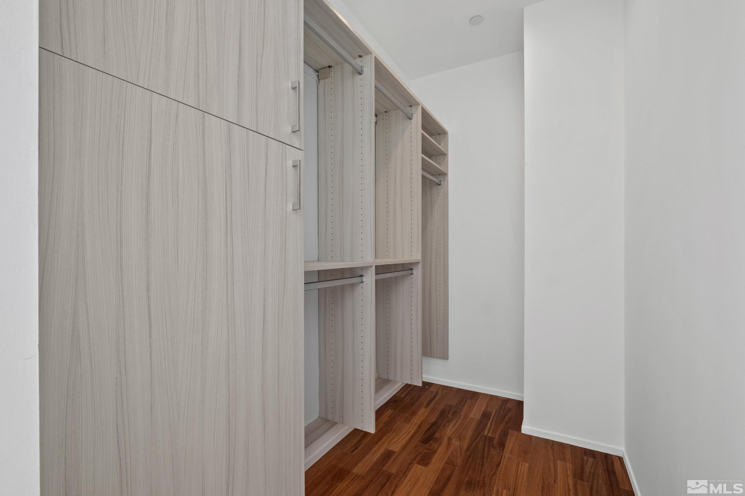 255 N Sierra Street, 2302