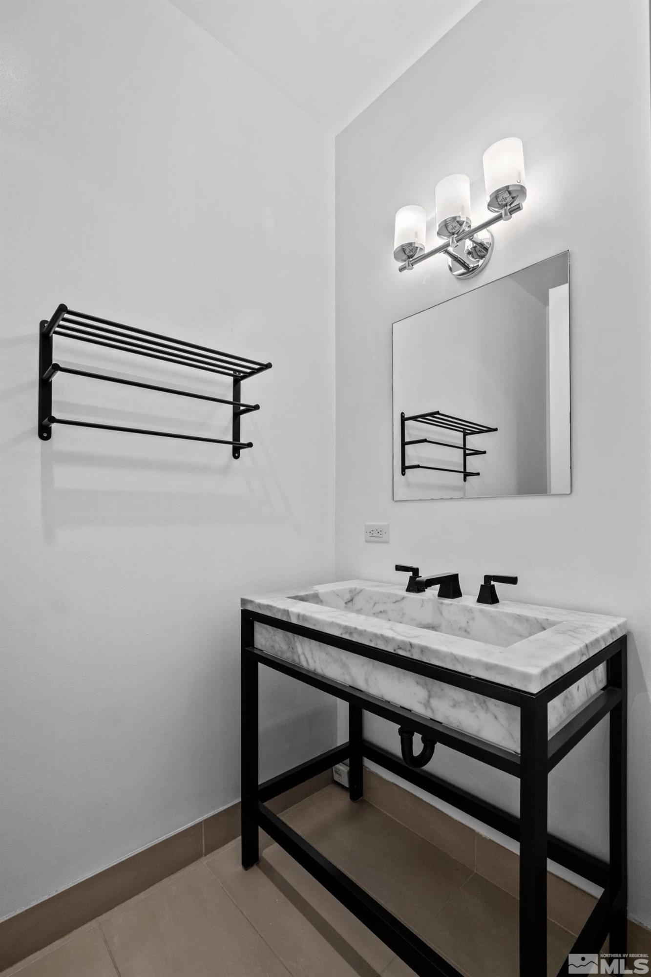 255 N Sierra Street, 2302