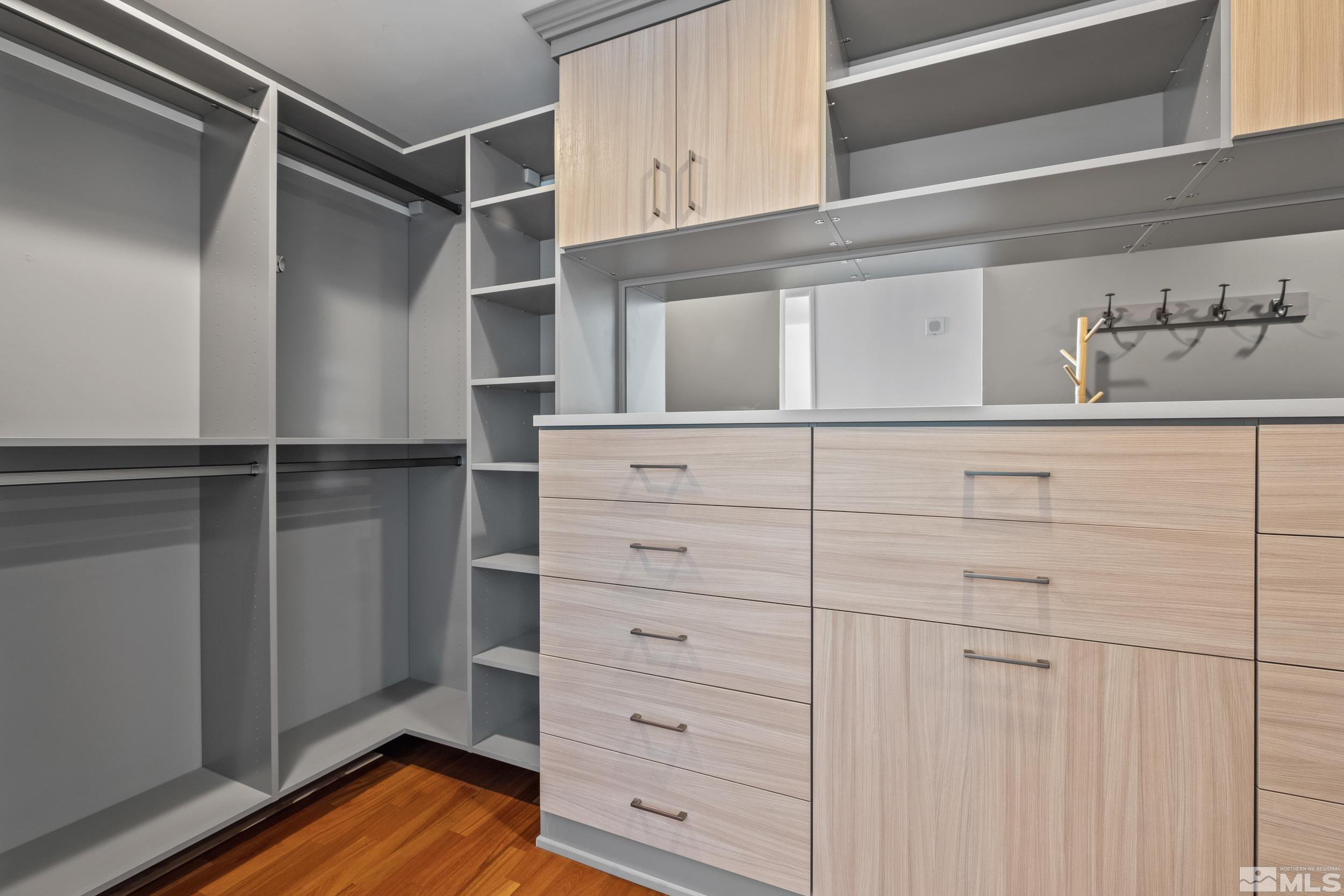 255 N Sierra Street, 2302