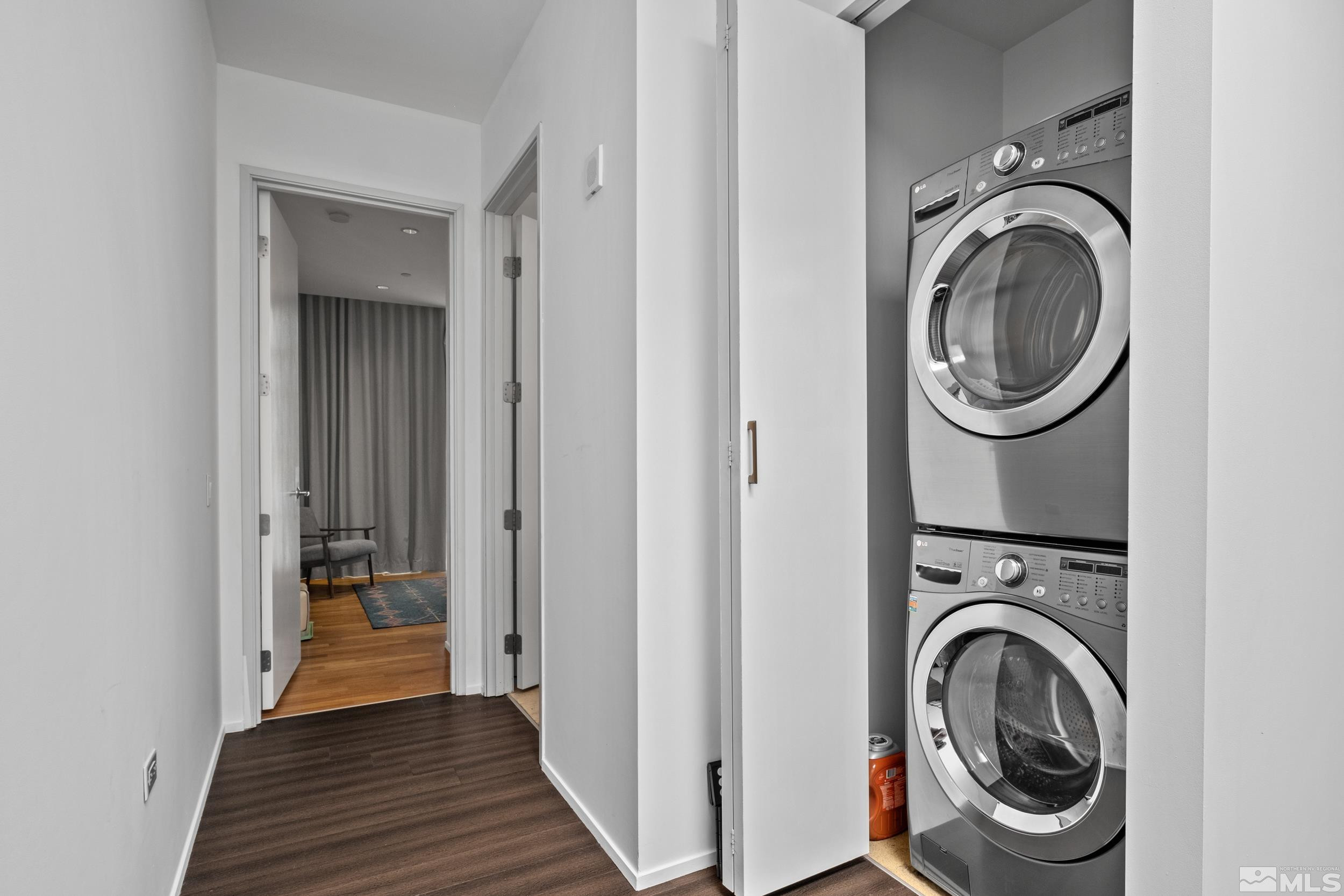 255 N Sierra Street, 2302