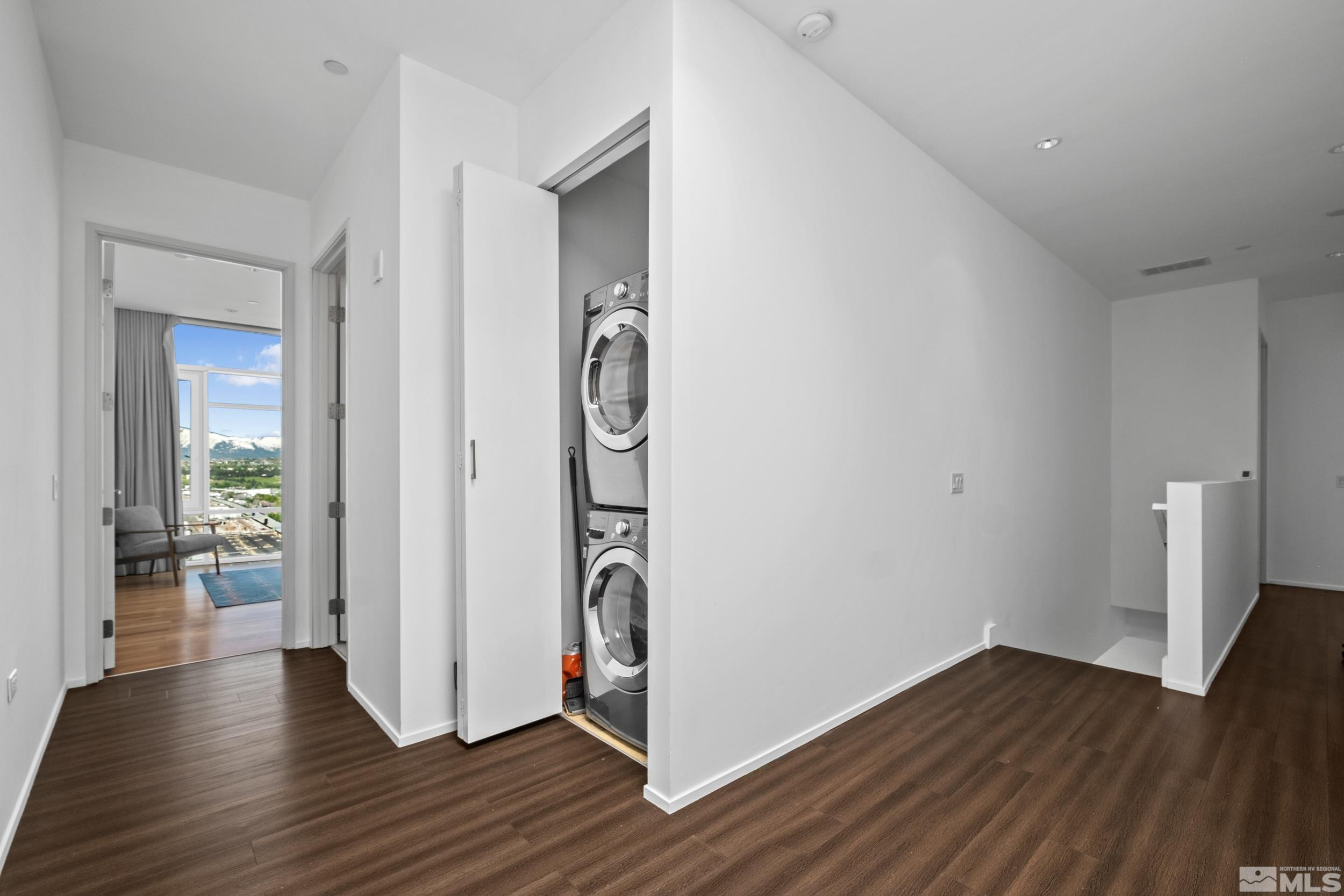 255 N Sierra Street, 2302