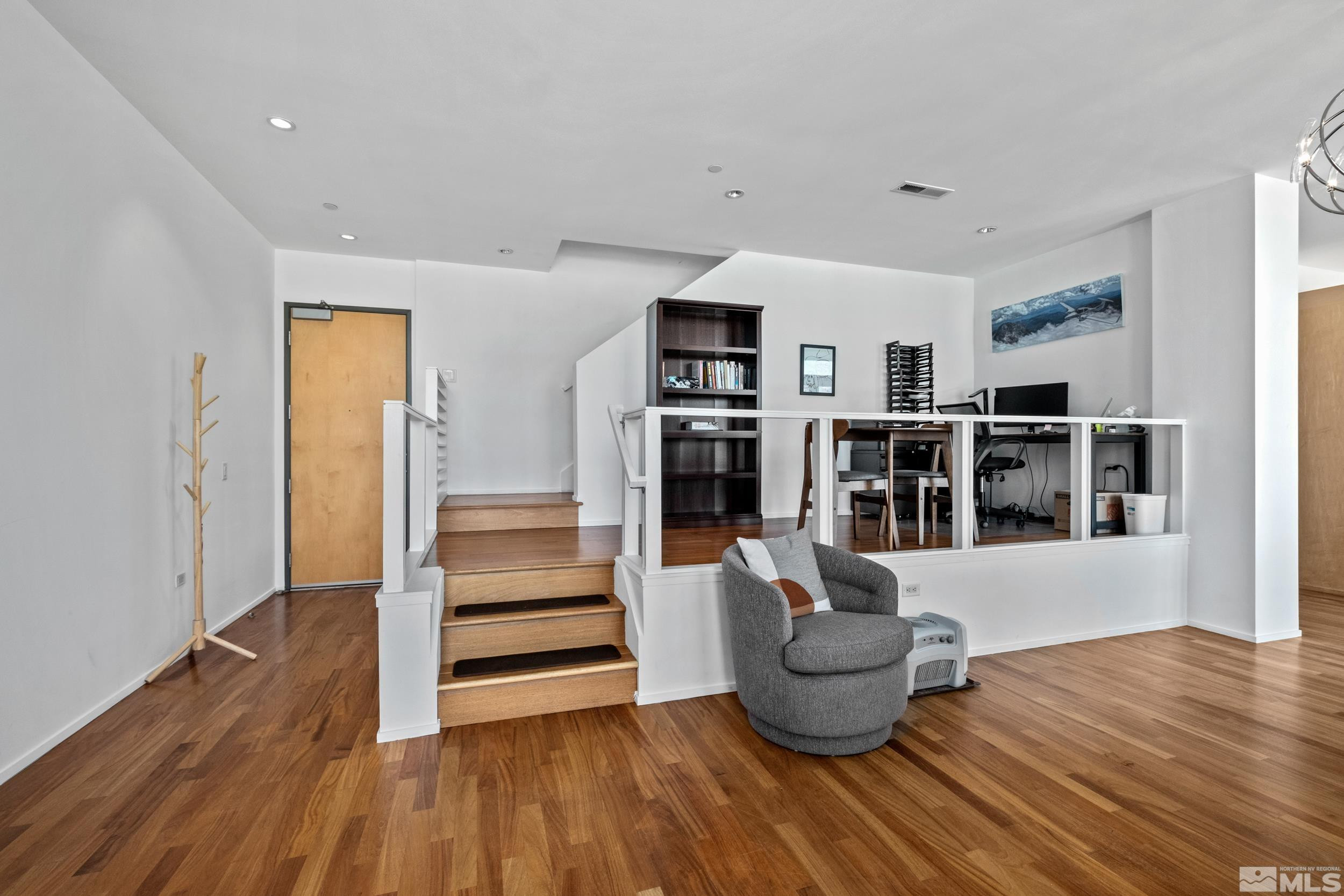 255 N Sierra Street, 2302