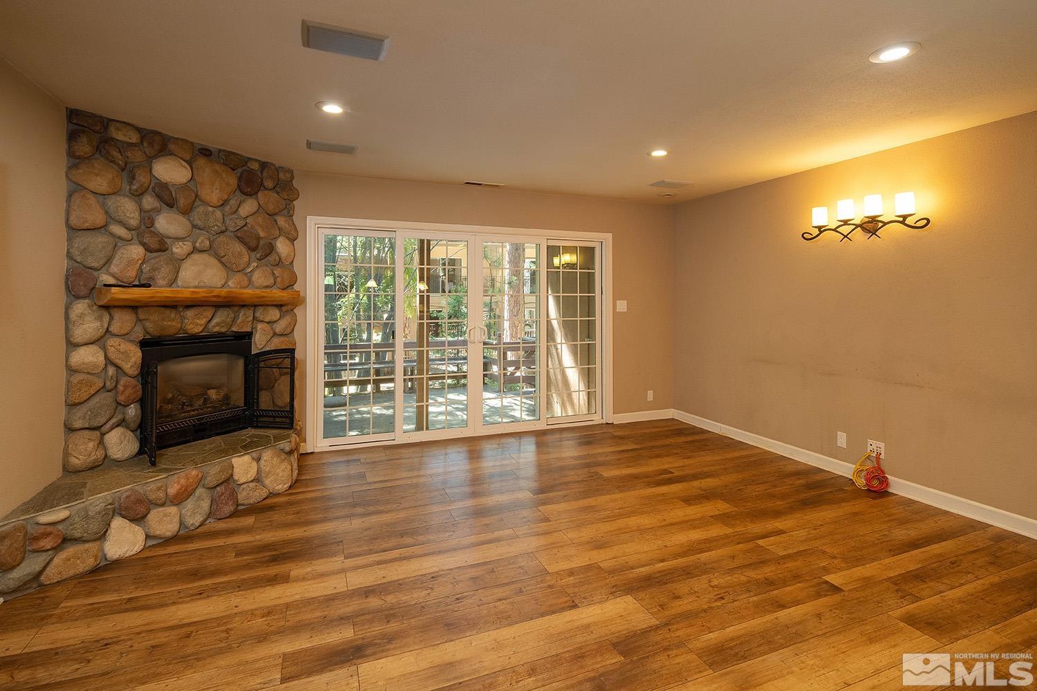 845 Southwood Boulevard, 12