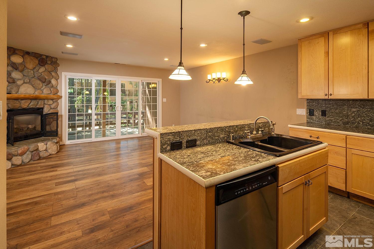 845 Southwood Boulevard, 12