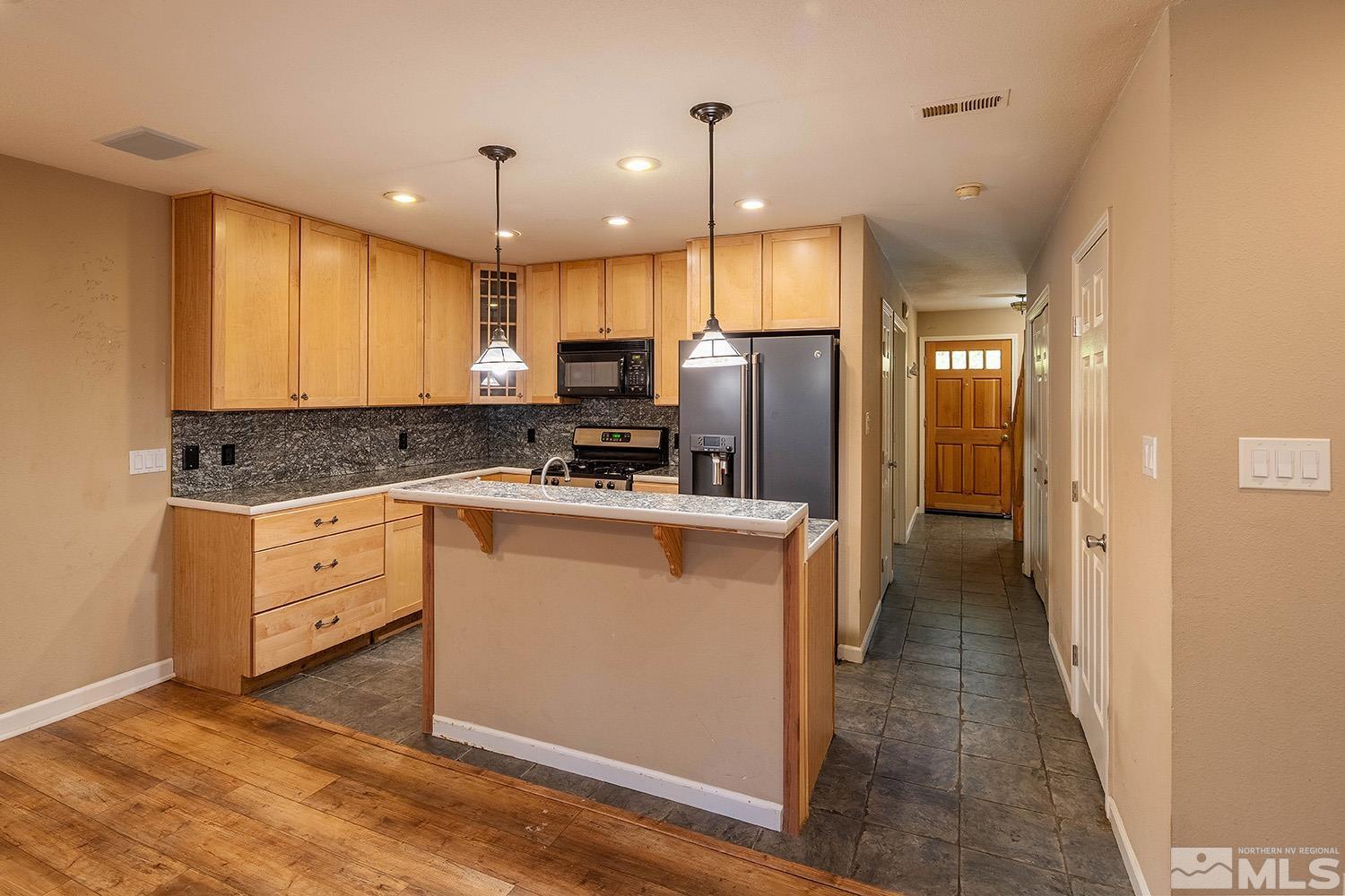 845 Southwood Boulevard, 12