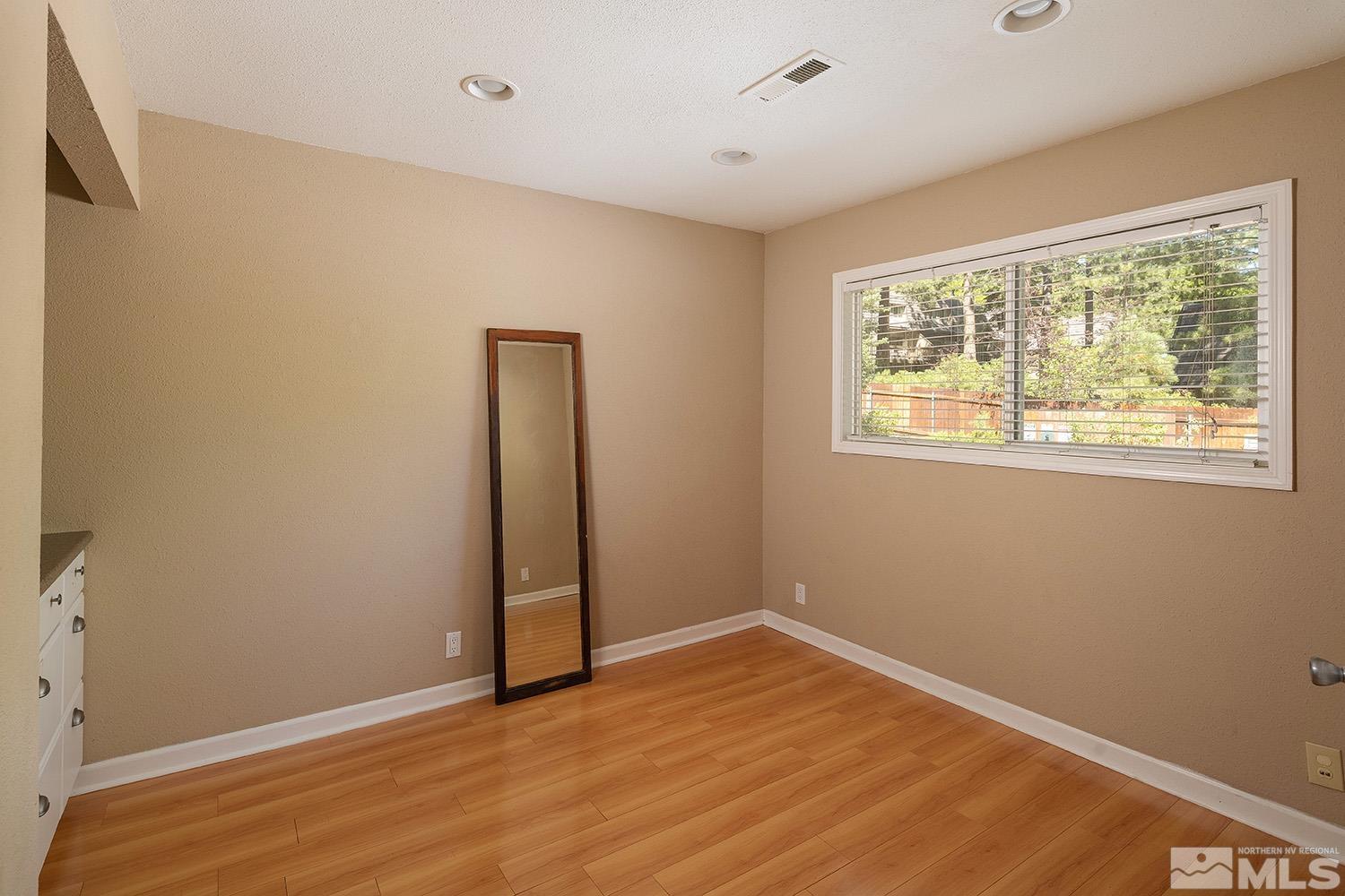 845 Southwood Boulevard, 12