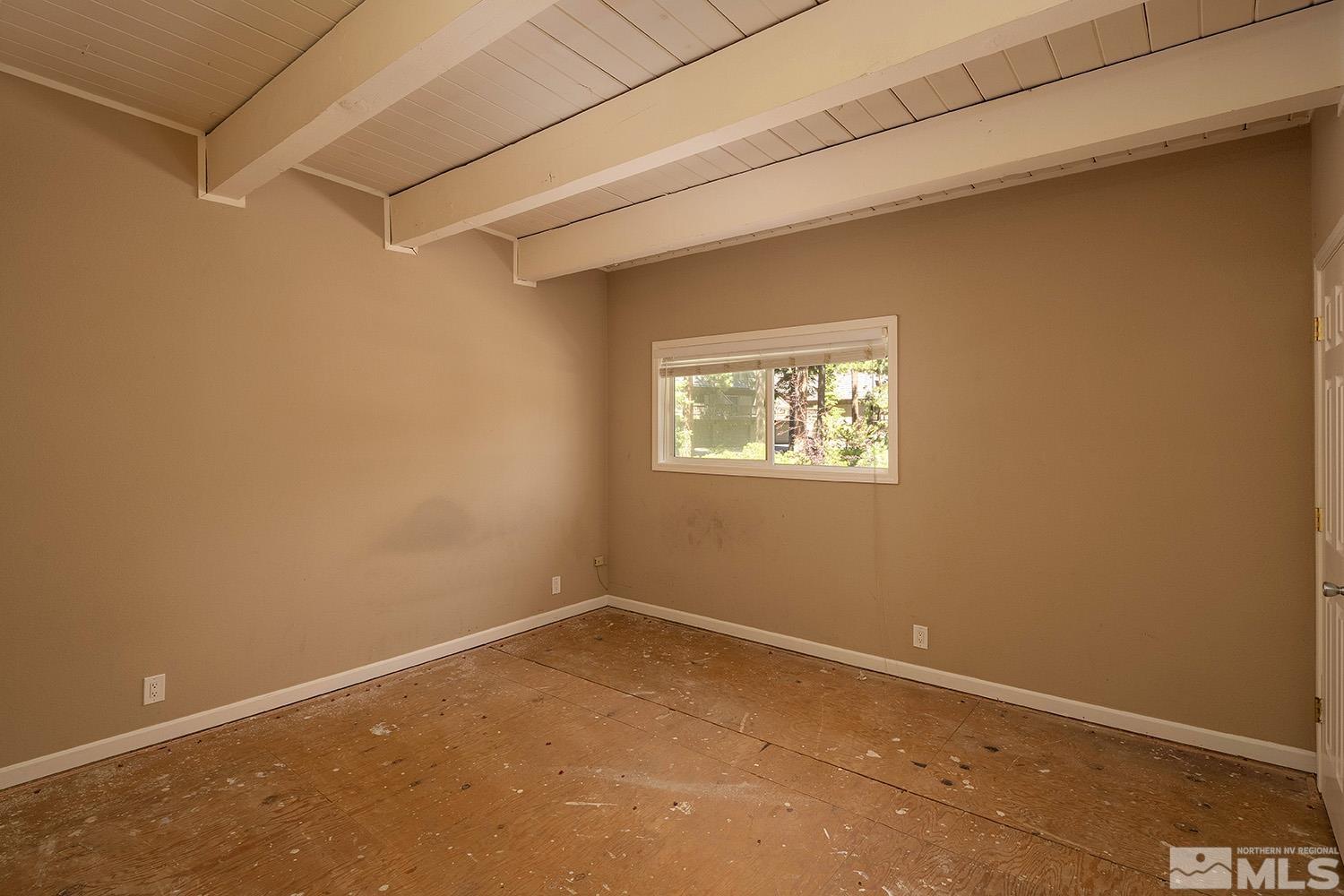 845 Southwood Boulevard, 12