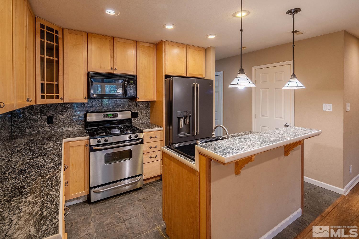 845 Southwood Boulevard, 12