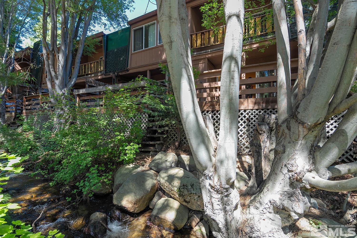 845 Southwood Boulevard, 12