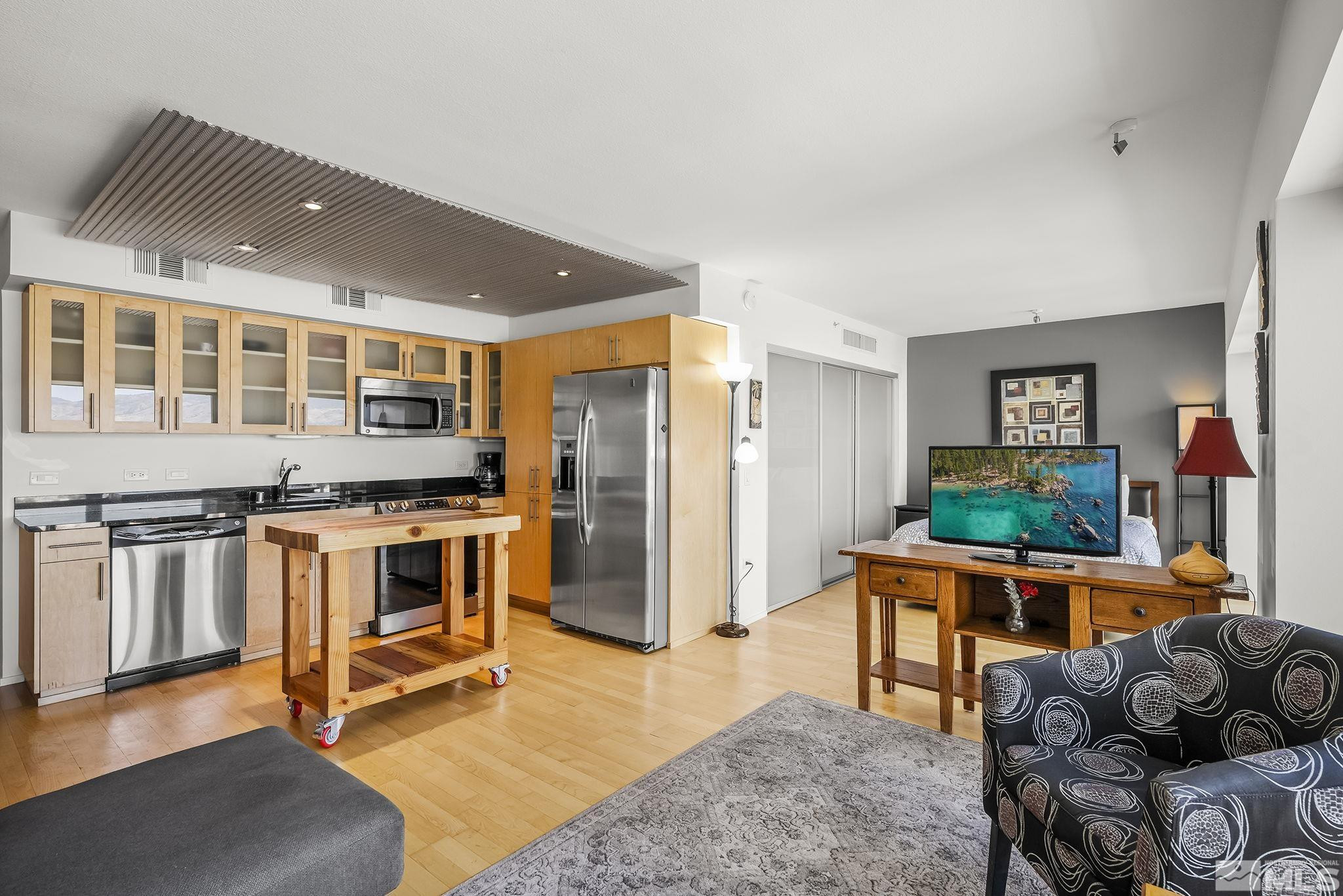 255 N Sierra Street, 1601