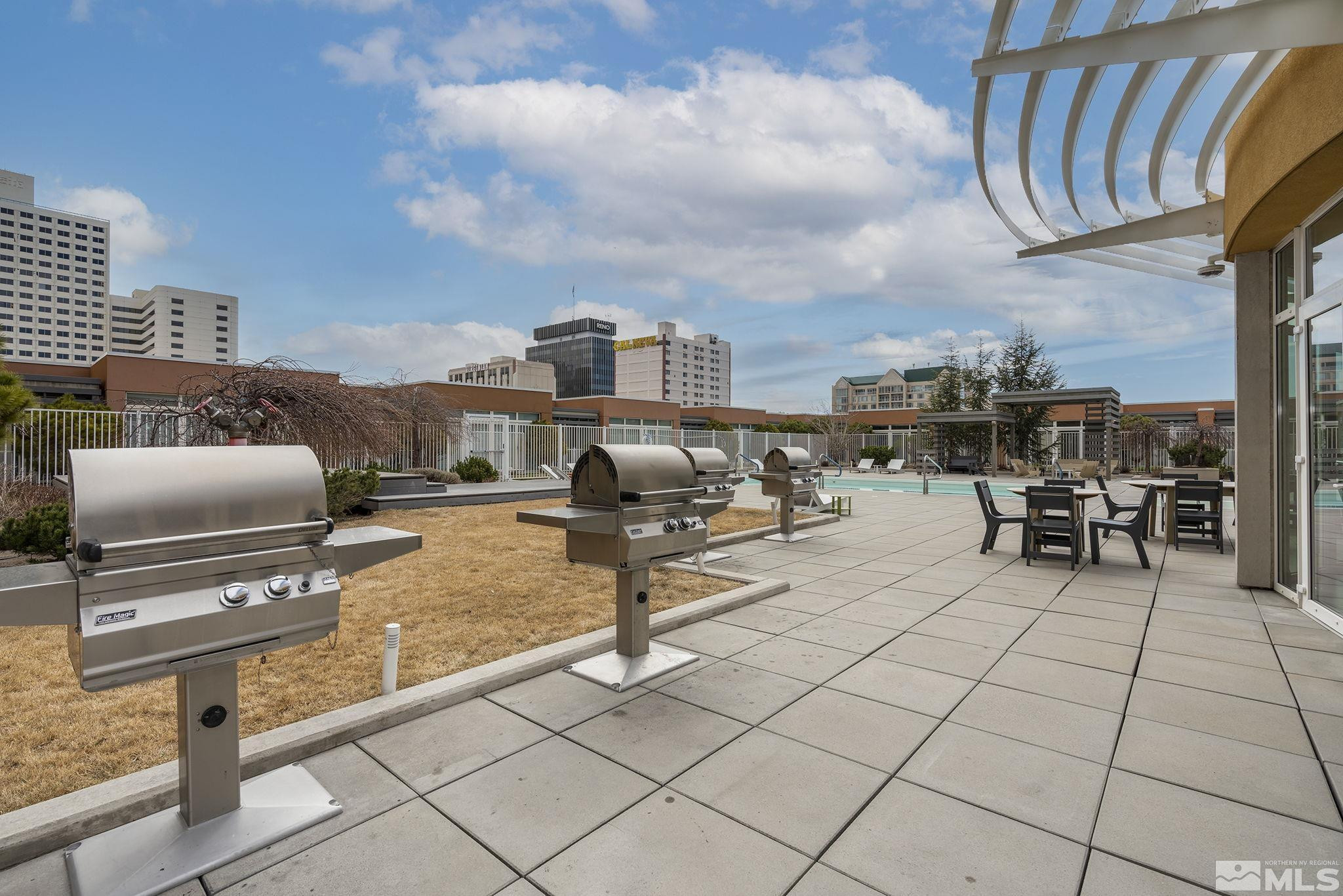 255 N Sierra Street, 1601