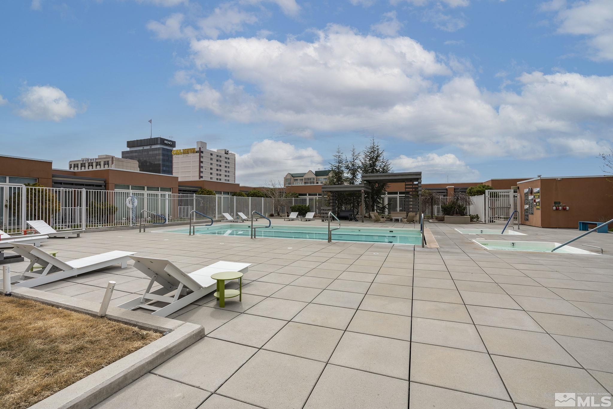 255 N Sierra Street, 1601