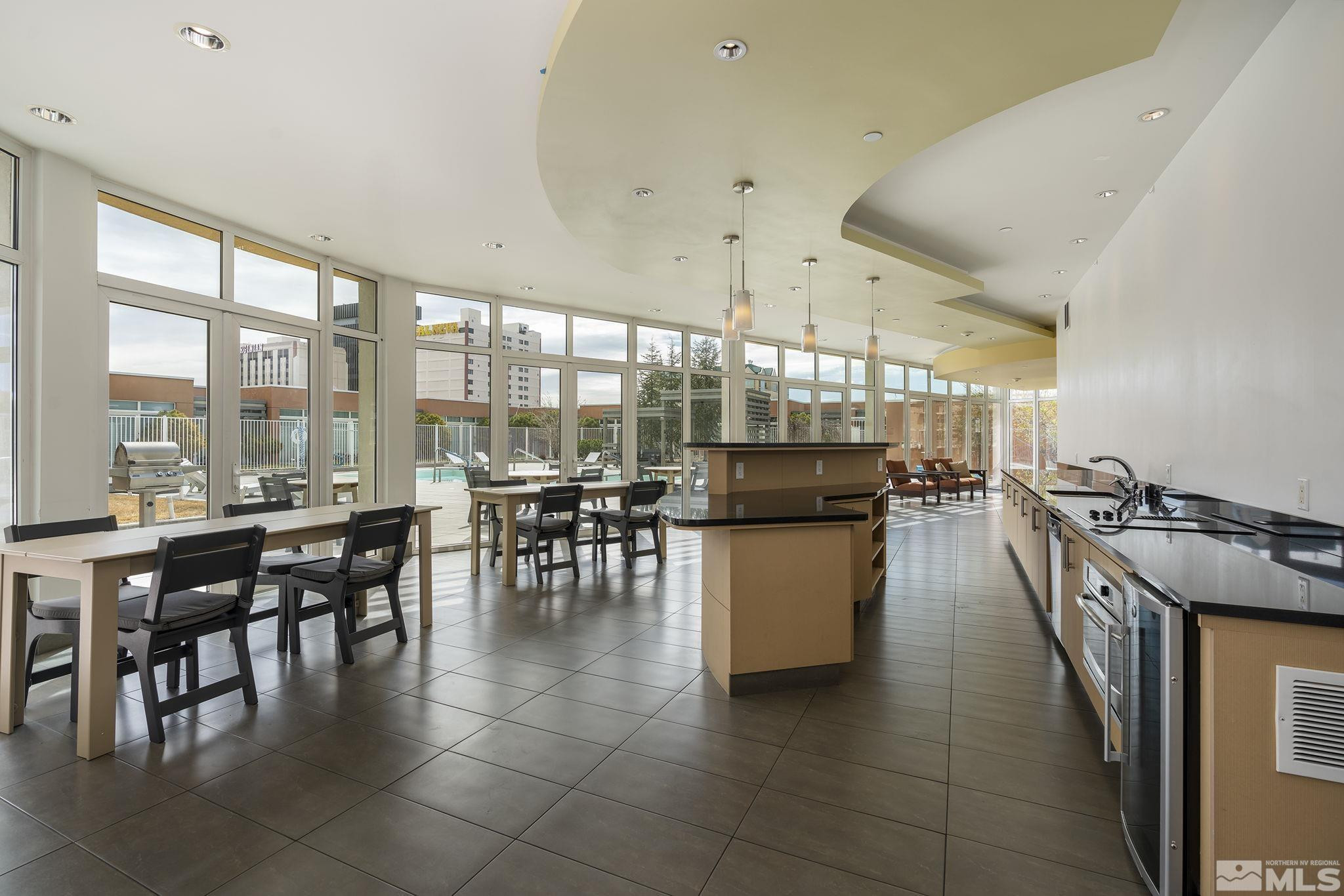 255 N Sierra Street, 1601