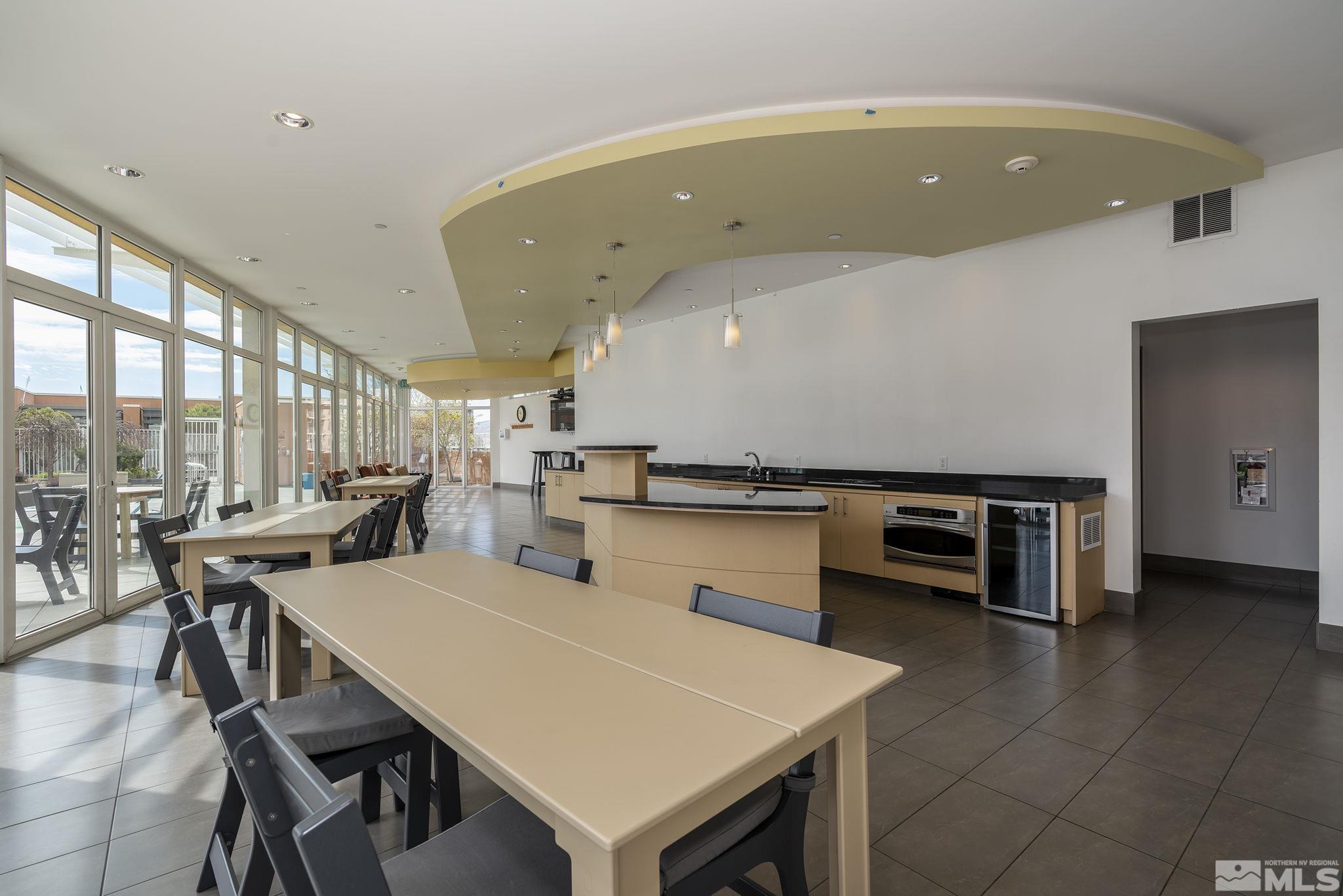 255 N Sierra Street, 1601