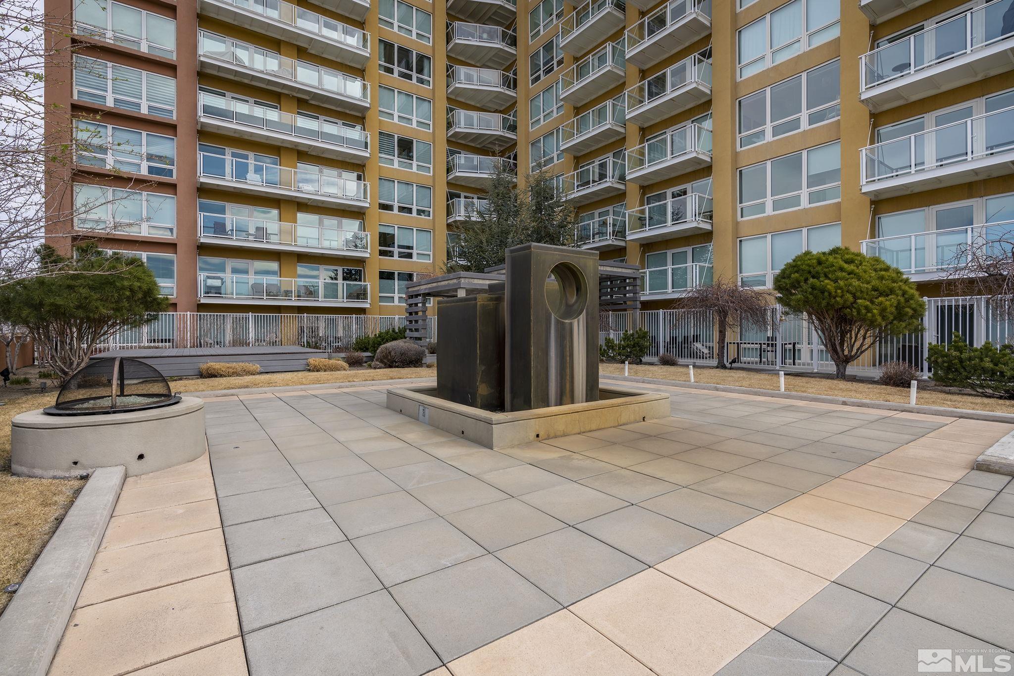 255 N Sierra Street, 1601