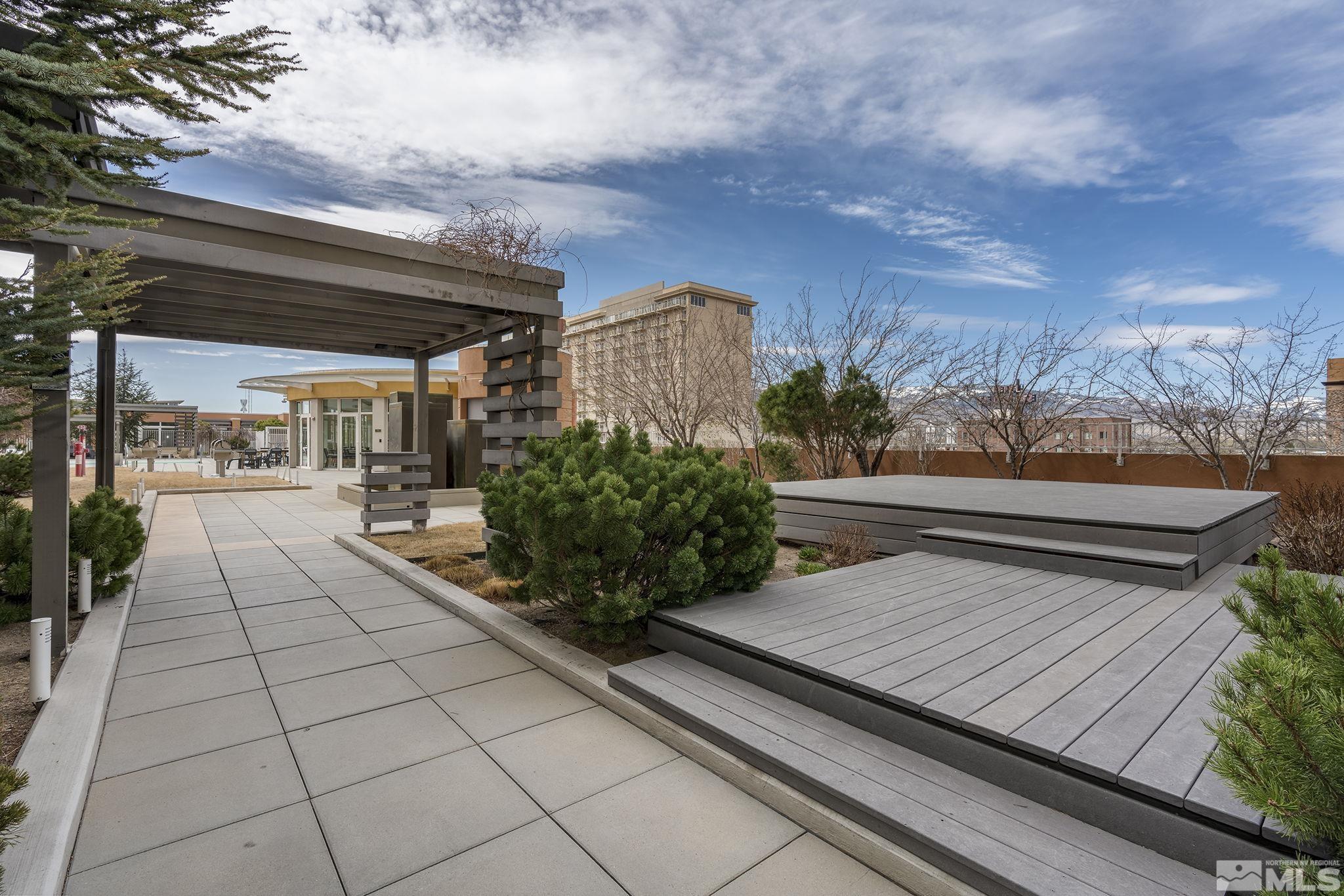 255 N Sierra Street, 1601