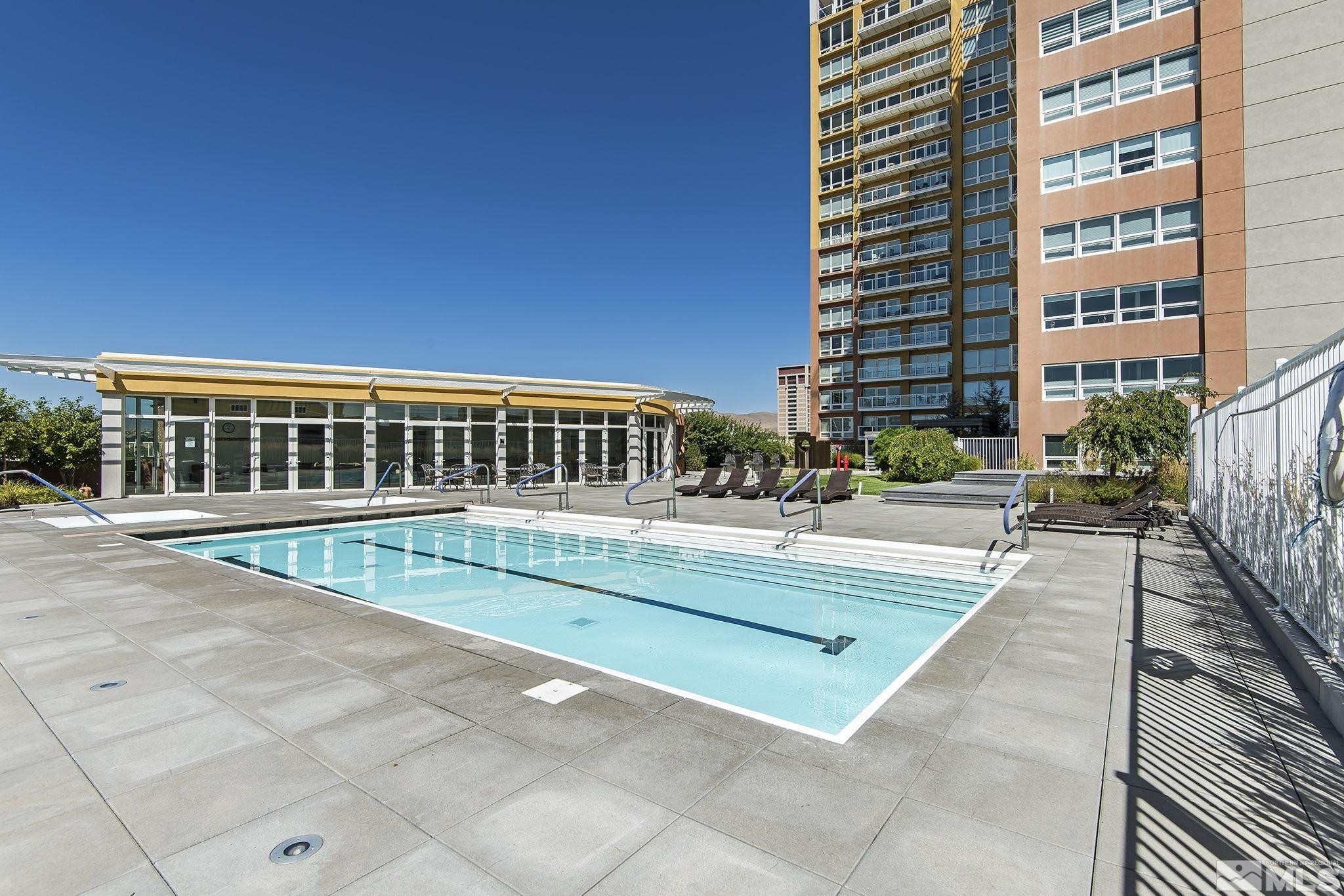 255 N Sierra Street, 1601