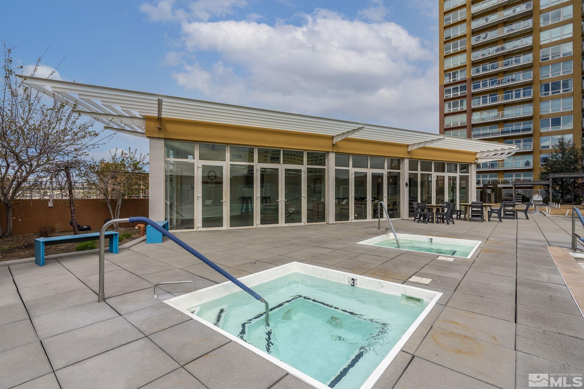 255 N Sierra Street, 1601