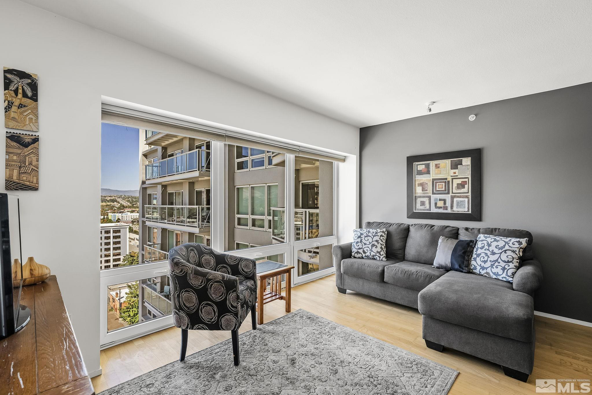 255 N Sierra Street, 1601