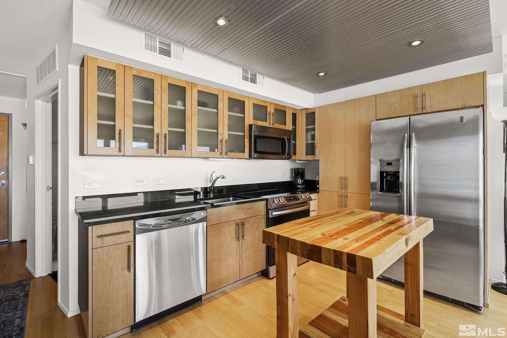 255 N Sierra Street, 1601