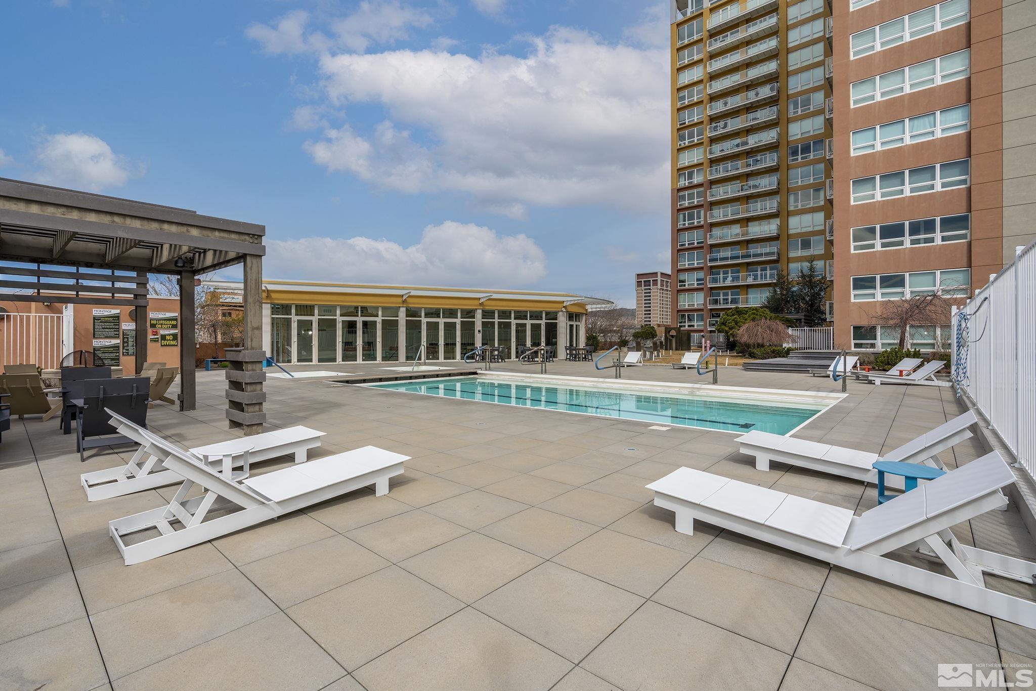 255 N Sierra Street, 1601